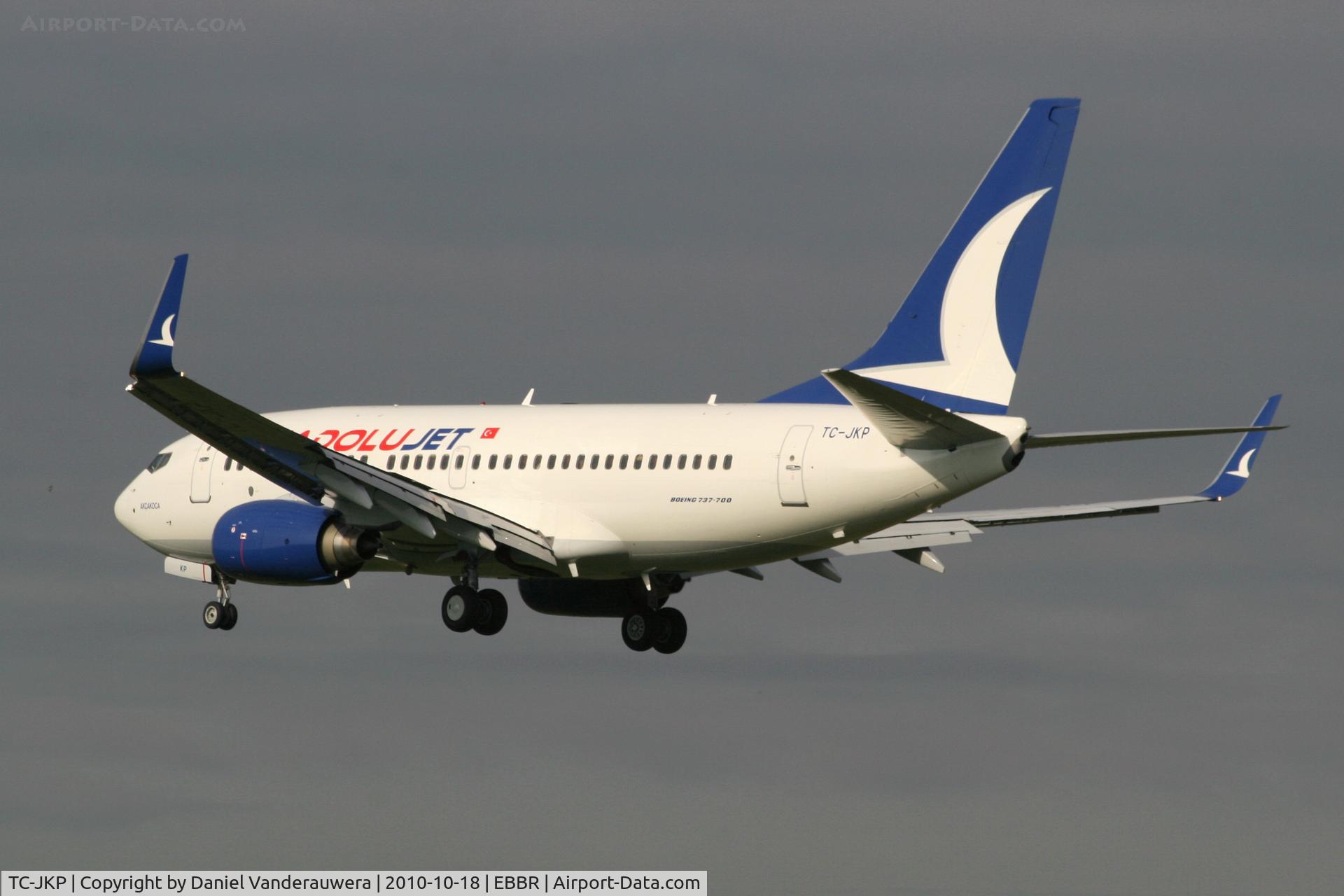 TC-JKP, 2007 Boeing 737-7GL C/N 34759, Descending to RWY 25L