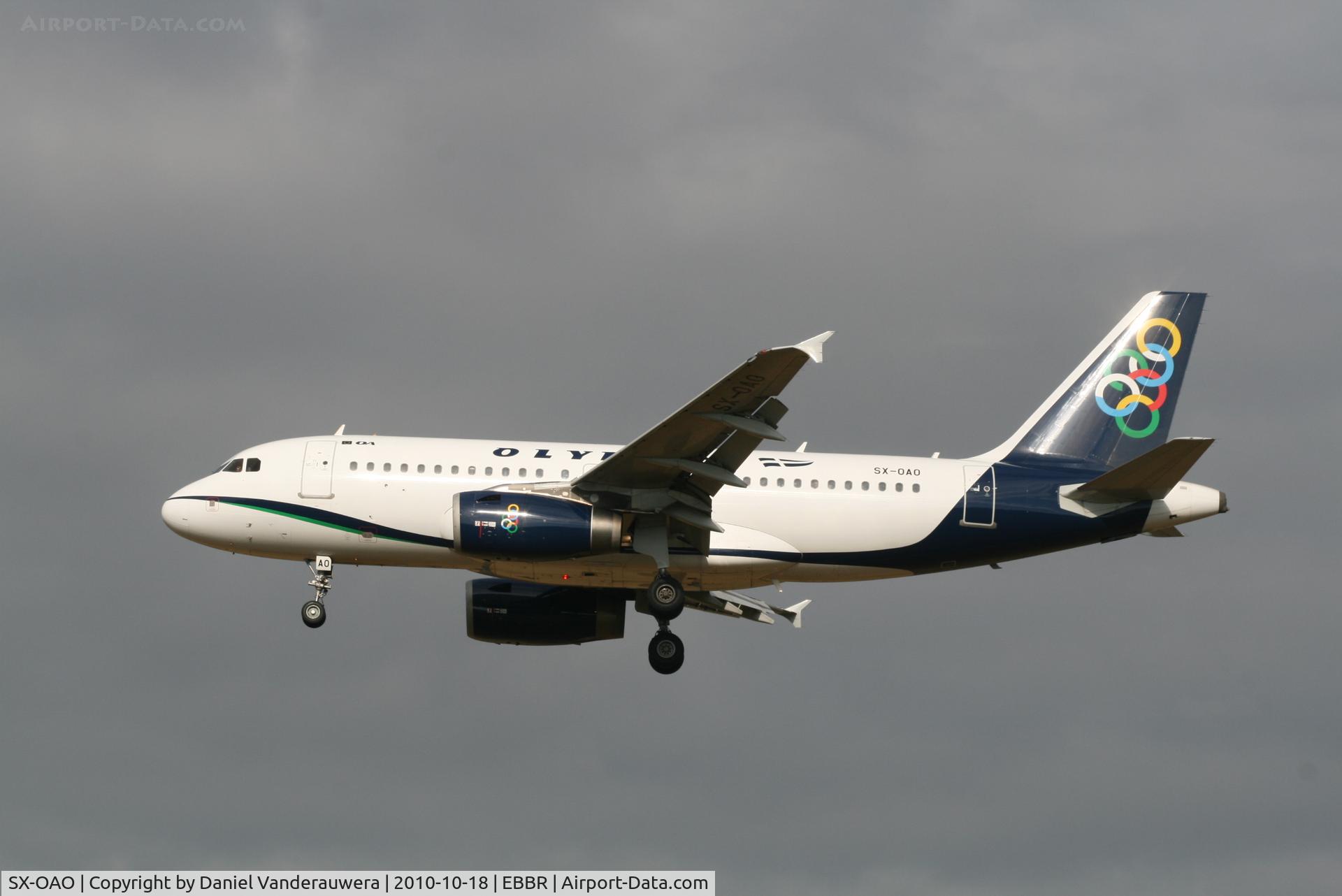 SX-OAO, 2011 Airbus A319-132 C/N 1880, Flight OA145 is descending to RWY 25L