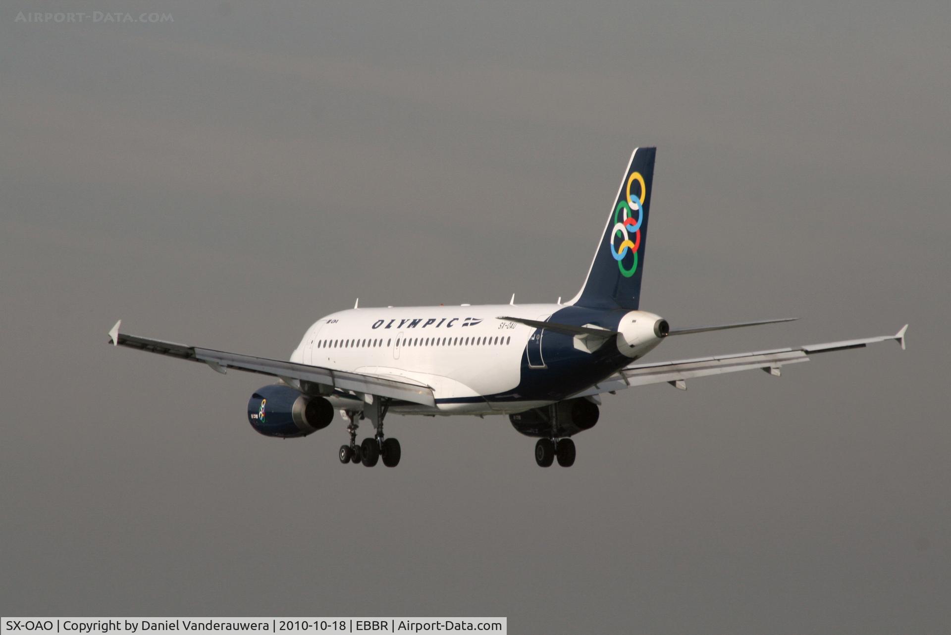 SX-OAO, 2011 Airbus A319-132 C/N 1880, Descending to RWY 25L