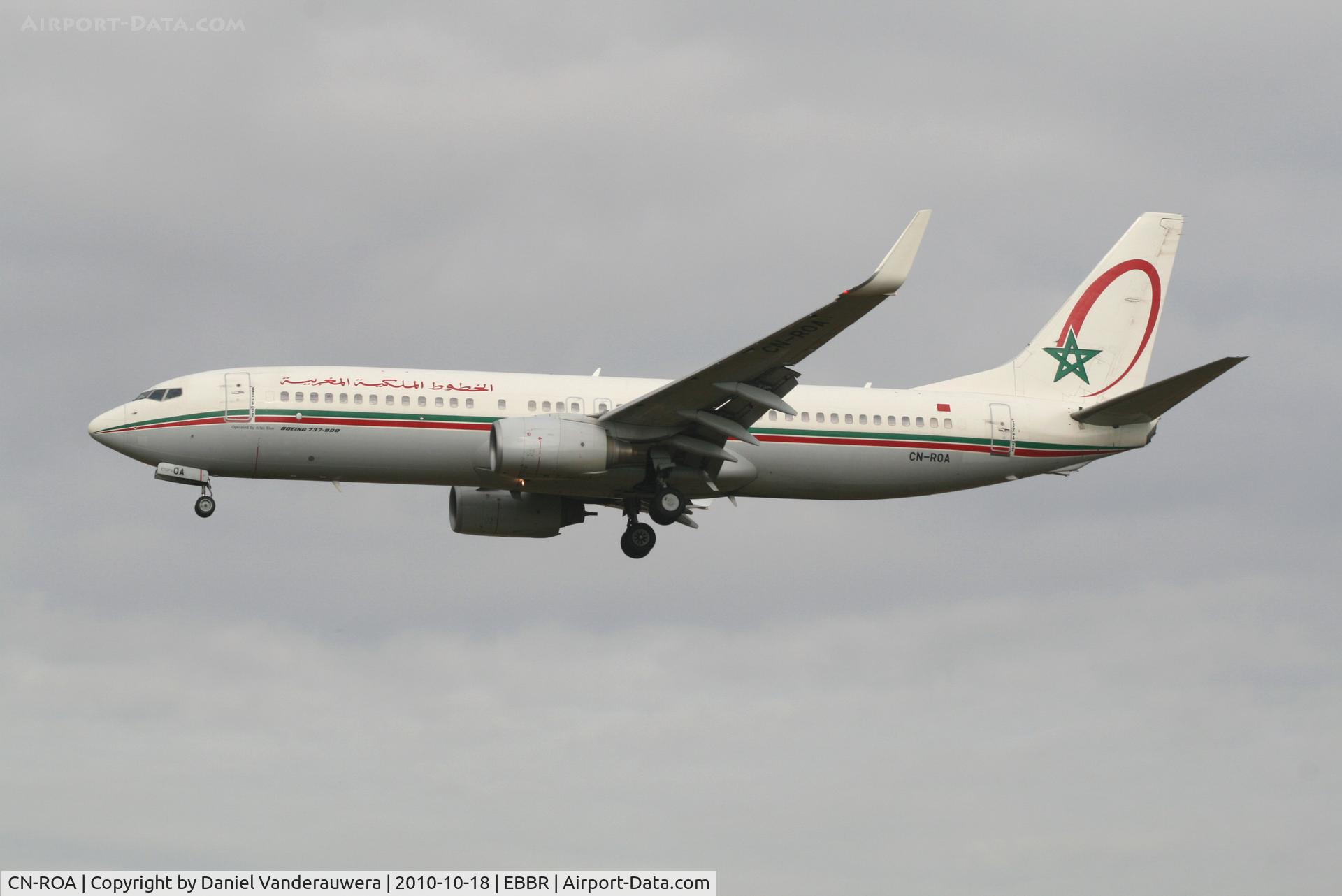 CN-ROA, 2004 Boeing 737-8B6 C/N 33059, Arrival of flight AT676 to RWY 25L