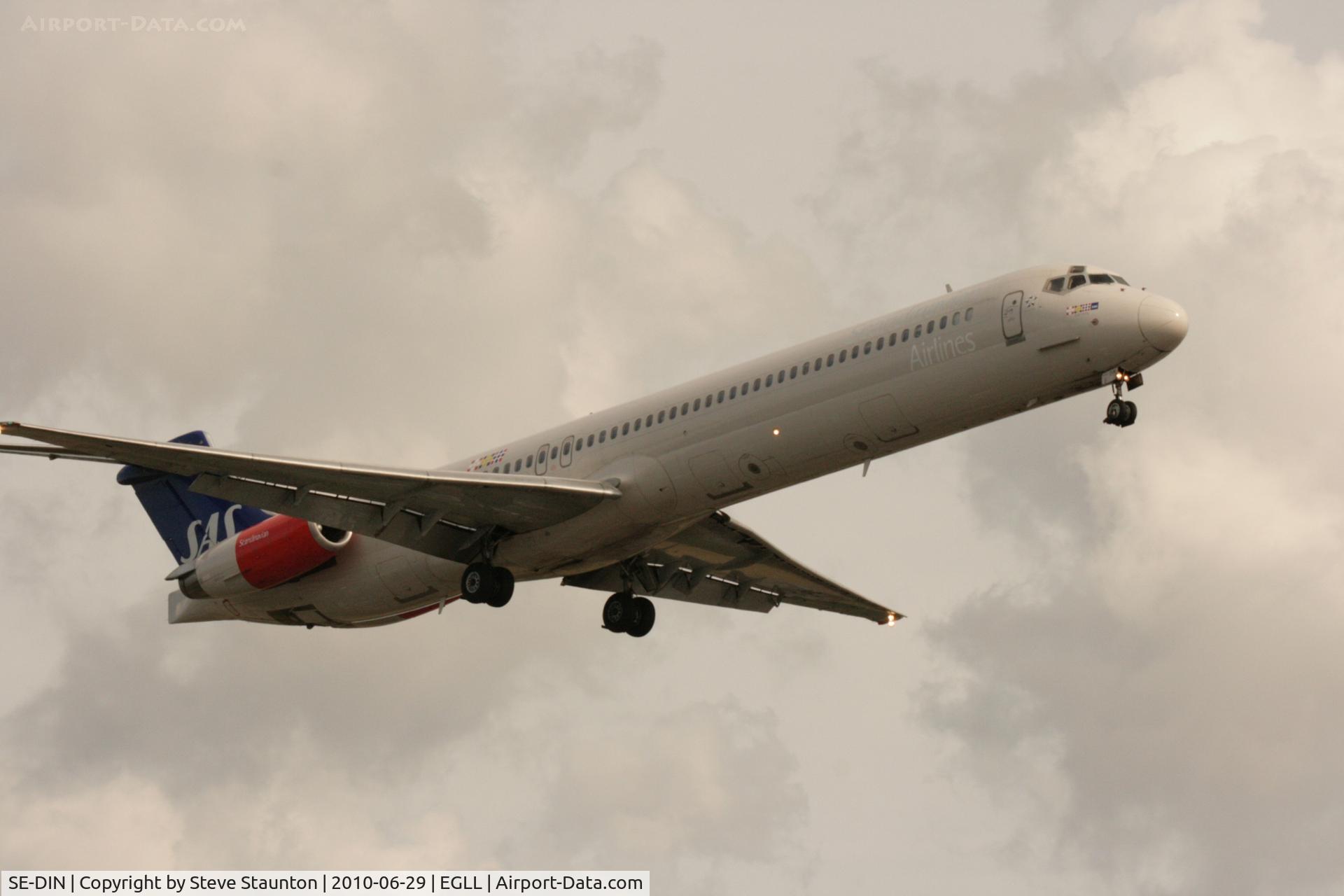 SE-DIN, 1990 McDonnell Douglas MD-82 (DC-9-82) C/N 49999, Taken at Heathrow Airport, June 2010