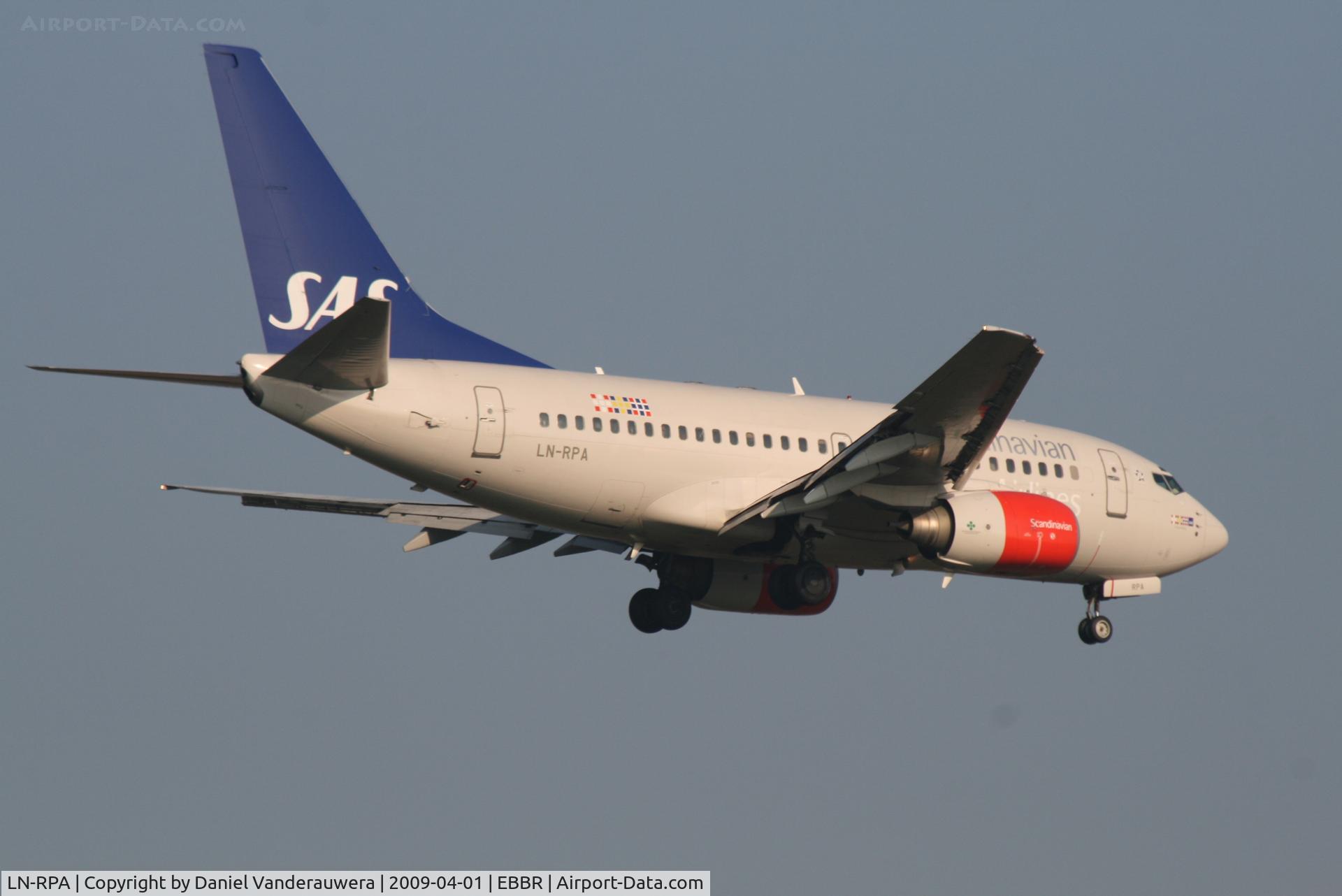 LN-RPA, 1998 Boeing 737-683 C/N 28290, Flight SK589 is descending to RWY 02