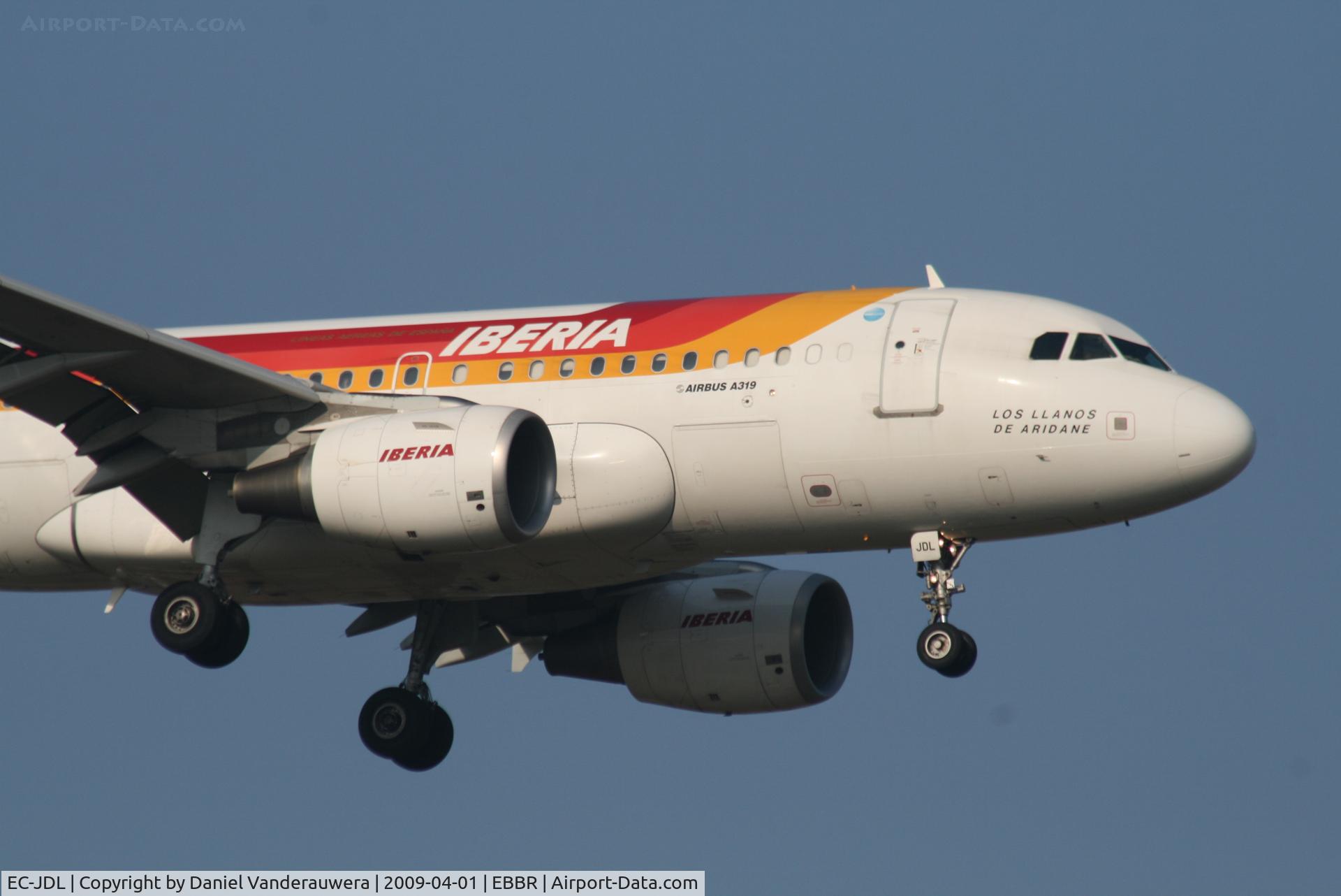 EC-JDL, 2004 Airbus A319-111 C/N 2365, Arrival of flight IB3216 to RWY 02