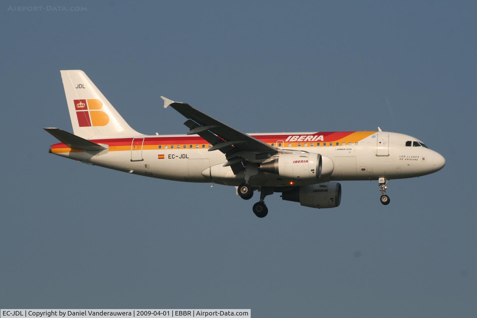 EC-JDL, 2004 Airbus A319-111 C/N 2365, Flight IB3216 is descending to RWY 02