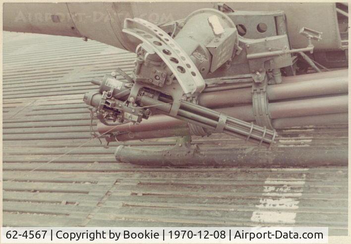 62-4567, 1962 Bell UH-1B Iroquois C/N 627, Here's one of the 7.62 caliber mini-guns & rocket pod for 7 2.75