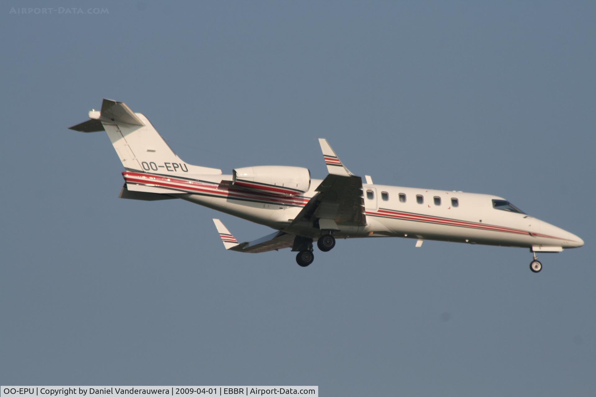 OO-EPU, Learjet 45 C/N 45-291, Descending to RWY 02