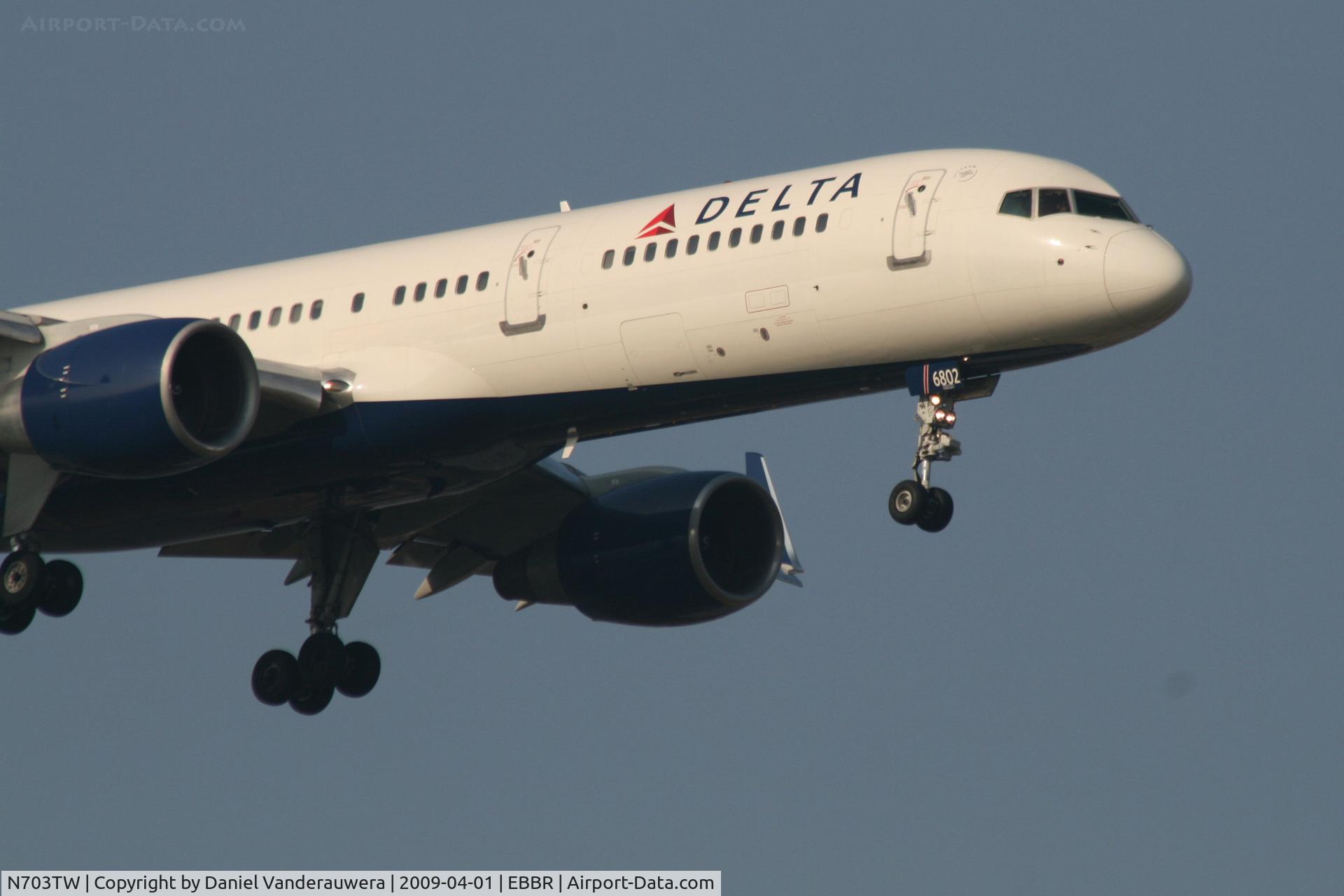 N703TW, 1996 Boeing 757-2Q8 C/N 27620, Arrival of flight DL140 to RWY 02