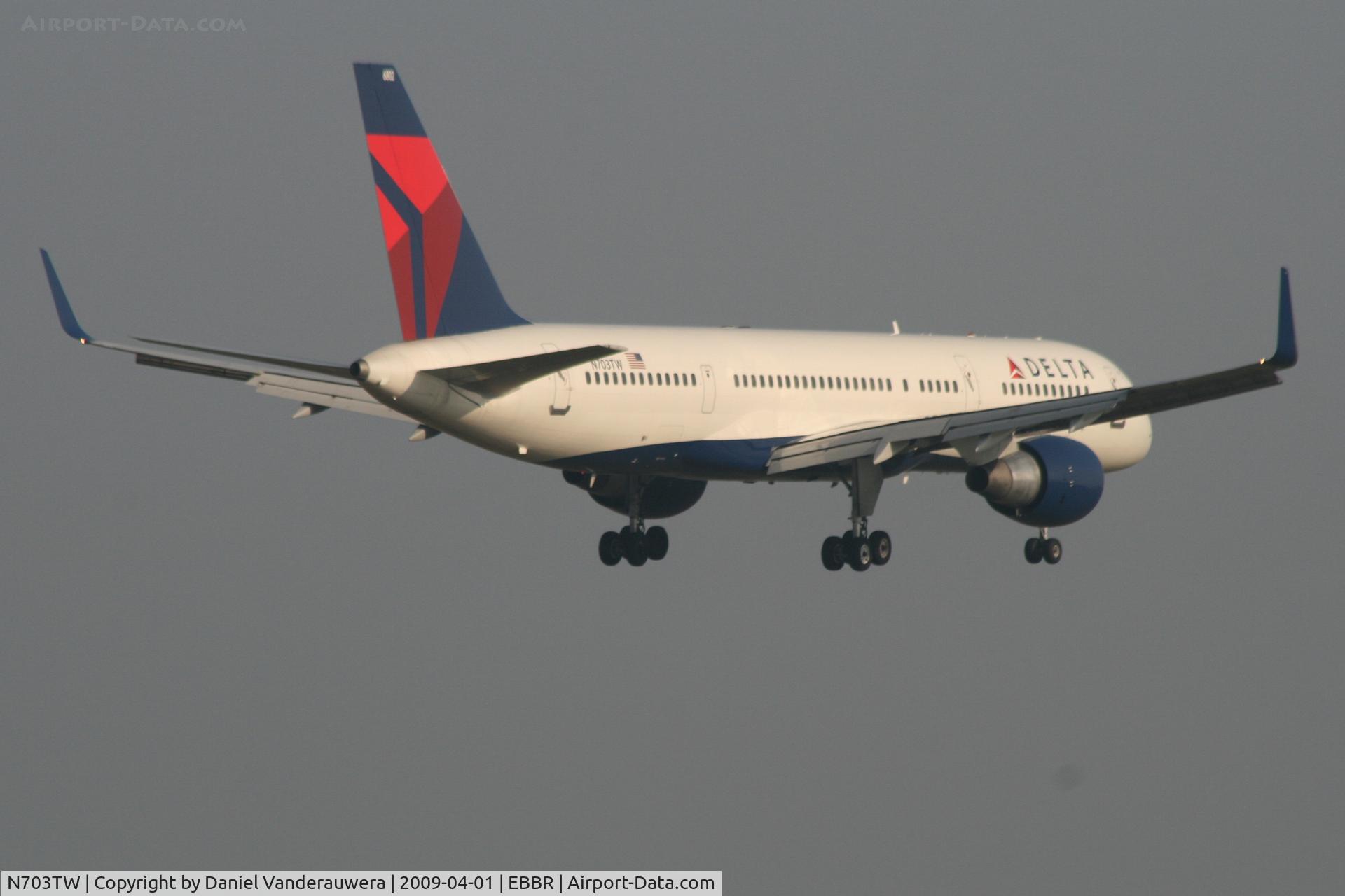 N703TW, 1996 Boeing 757-2Q8 C/N 27620, Flight DL140 is descending to RWY 02