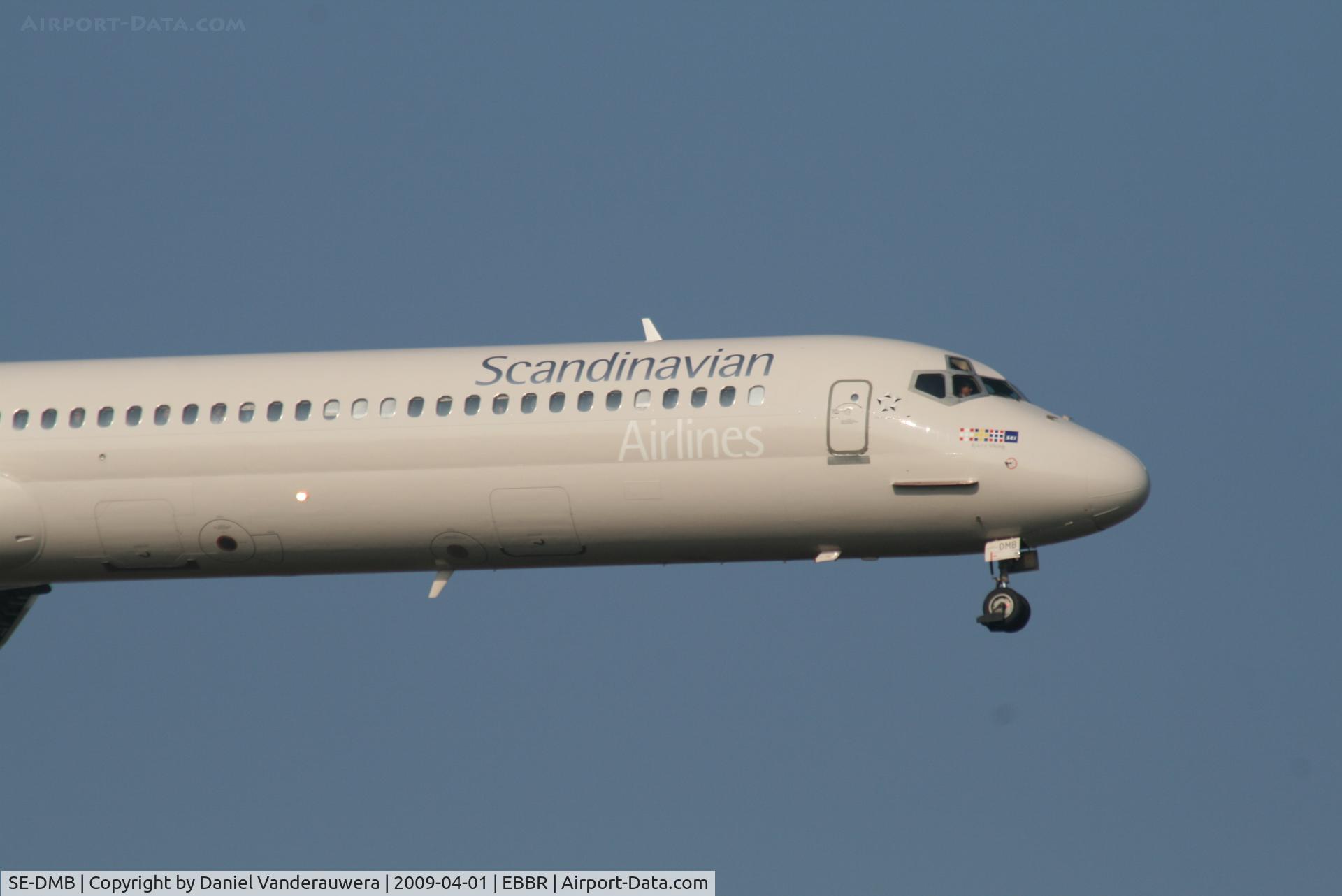SE-DMB, 1991 McDonnell Douglas MD-81 (DC-9-81) C/N 53314, Arrival of flight SK593 to RWY 02