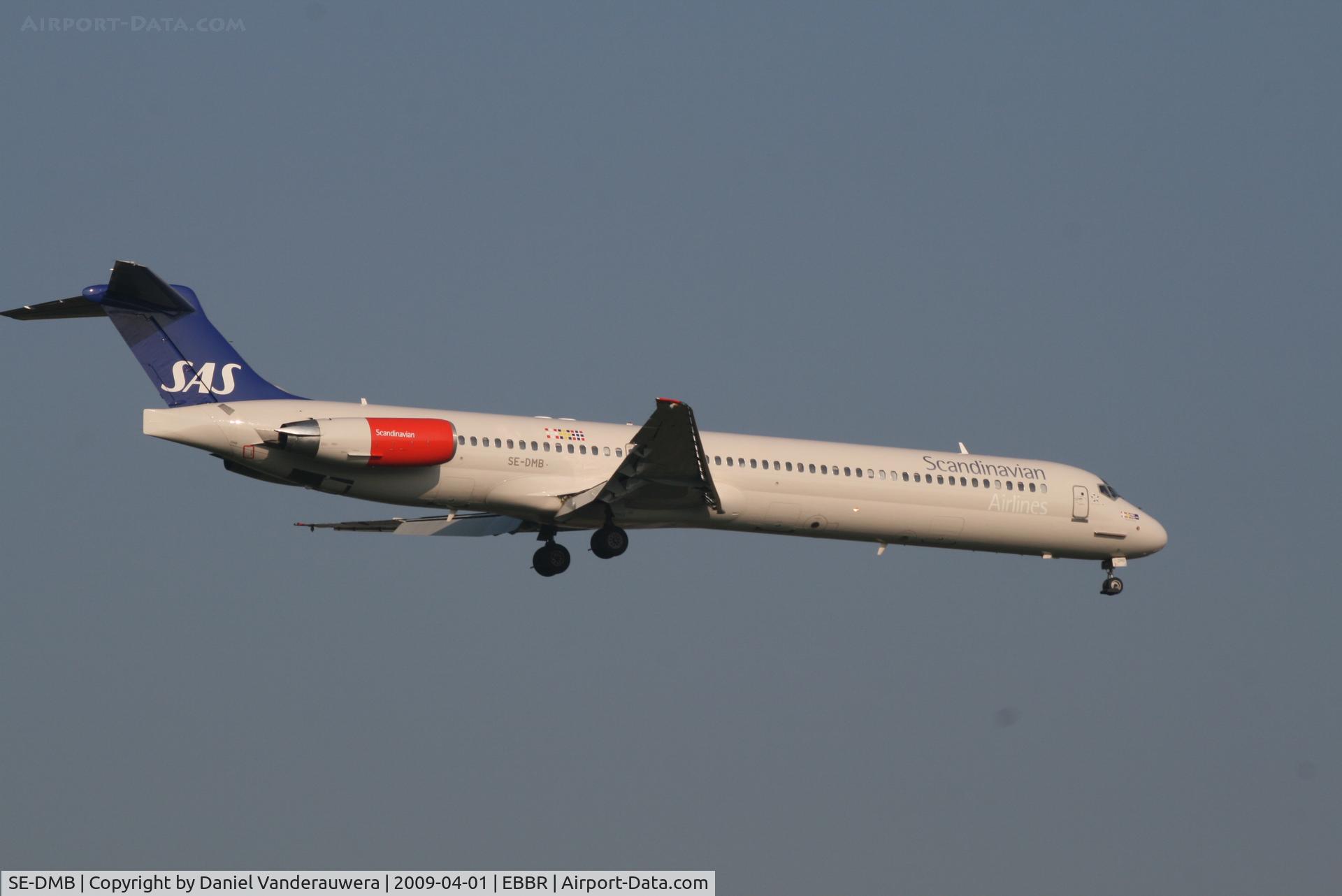 SE-DMB, 1991 McDonnell Douglas MD-81 (DC-9-81) C/N 53314, Flight SK593 is descending to RWY 02