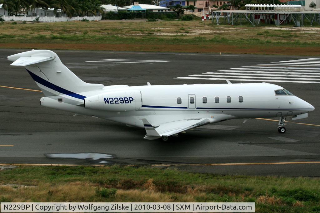 N229BP, 2008 Bombardier Challenger 300 (BD-100-1A10) C/N 20223, visitor