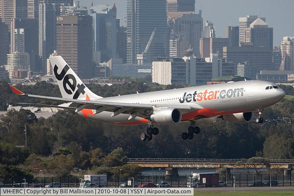 VH-EBC, 2003 Airbus A330-201 C/N 0506, to r/w 34R