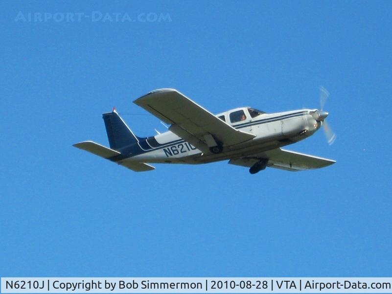 N6210J, 1976 Piper PA-32R-300 Cherokee Lance C/N 32R-7680333, Departing Newark, Ohio