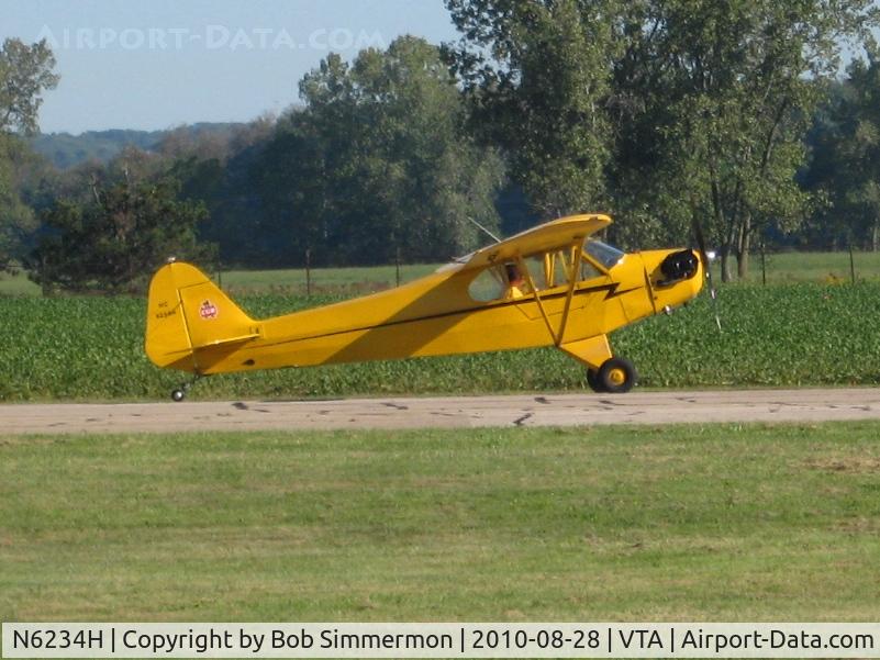 N6234H, 1946 Piper J3C-65 Cub C/N 19408, Arriving at the Newark, Ohio breakfast fly-in