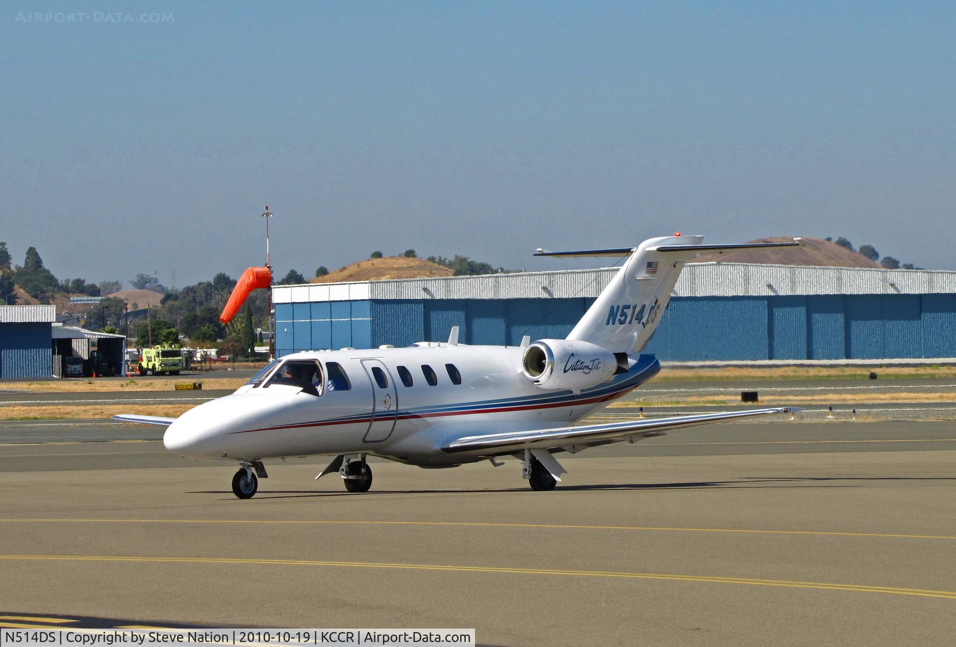 N514DS, 1998 Cessna 525 CitationJet C/N 525-0255, DS Aviation (Addison, TX) 1998 Cessna 525 taxiing to PSA ramp after flight from KSOW (Show Low Regional Aiurport, AZ)