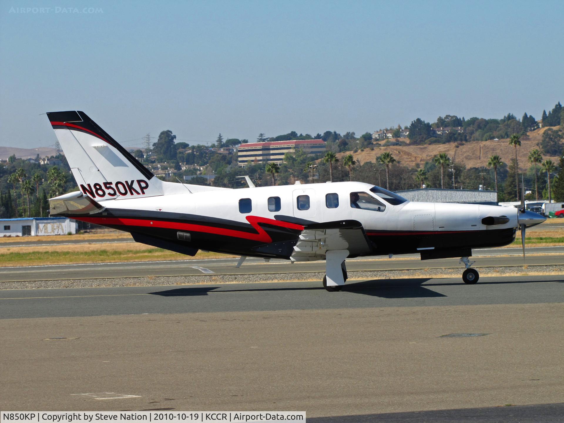 N850KP, Socata TBM-700 C/N 476, KP Equipment LLC (Billings, MT) TBM700 taxis for take-off to KRIW (Riverton Regional Airport, WY)