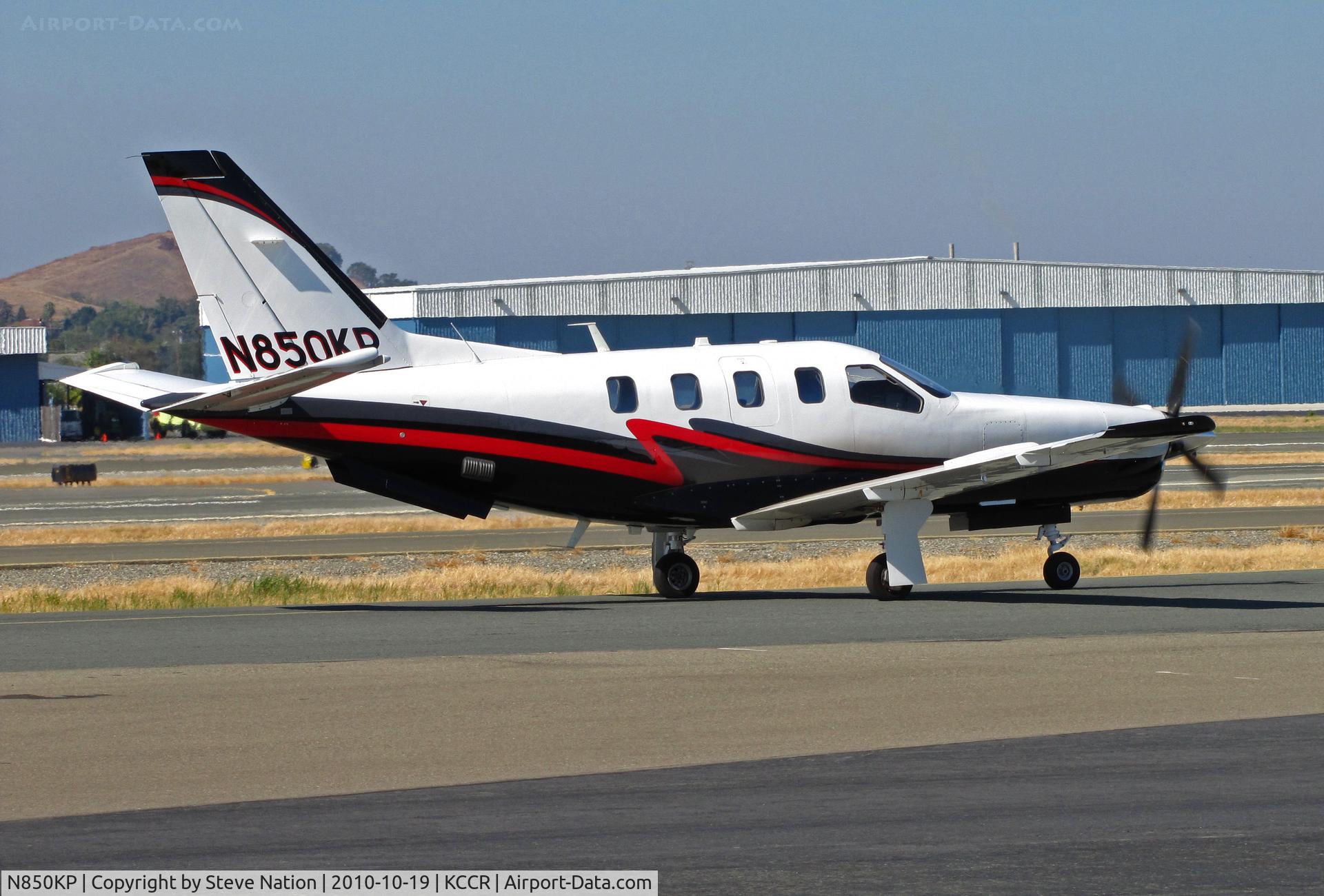 N850KP, Socata TBM-700 C/N 476, KP Equipment LLC (Billings, MT) TBM700 taxis for take-off to KRIW (Riverton Regional Airport, WY)