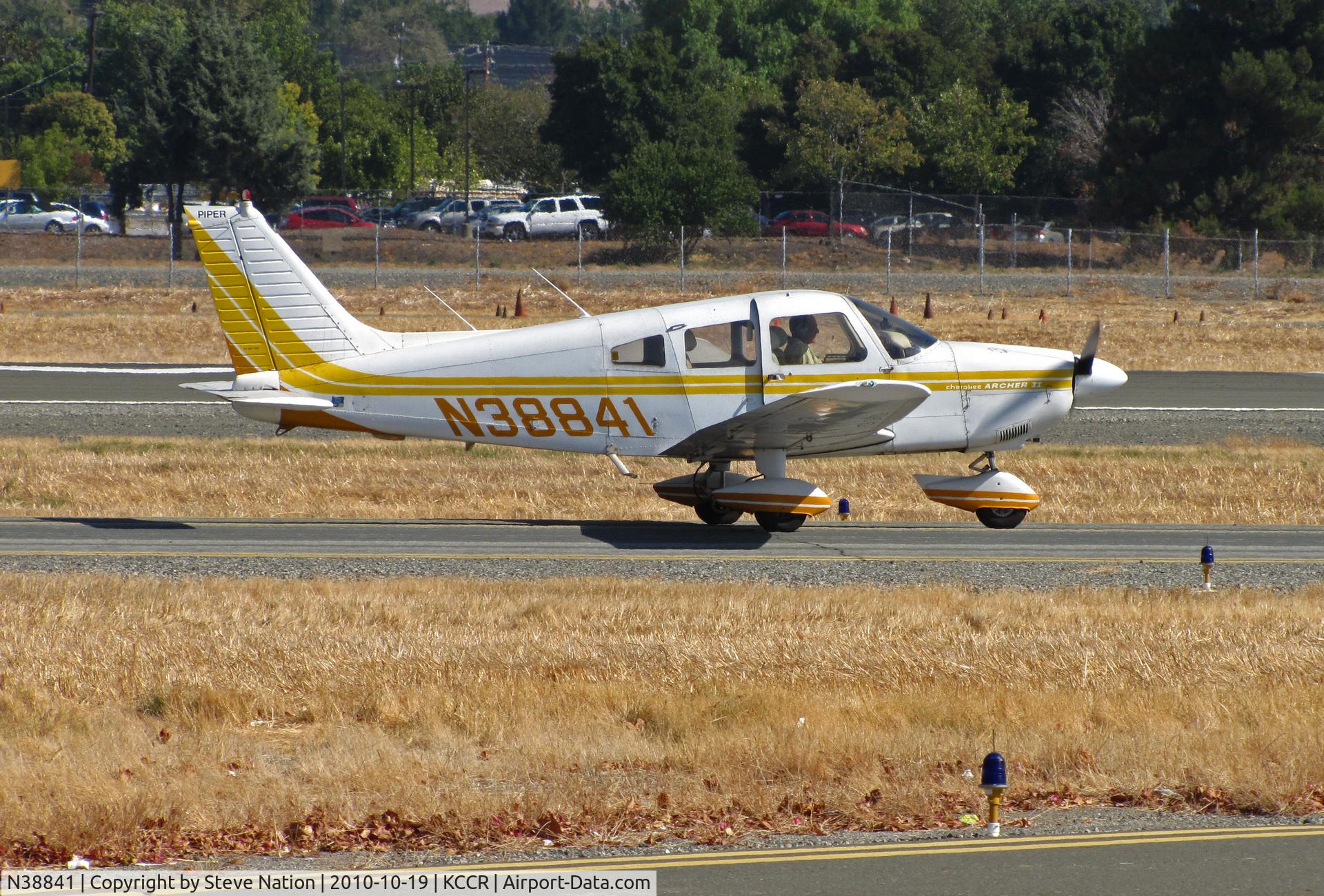 N38841, 1977 Piper PA-28-181 C/N 28-7790596, 1977 Piper PA-28-181 taxis to East Ramp @ Buchanan Field home base