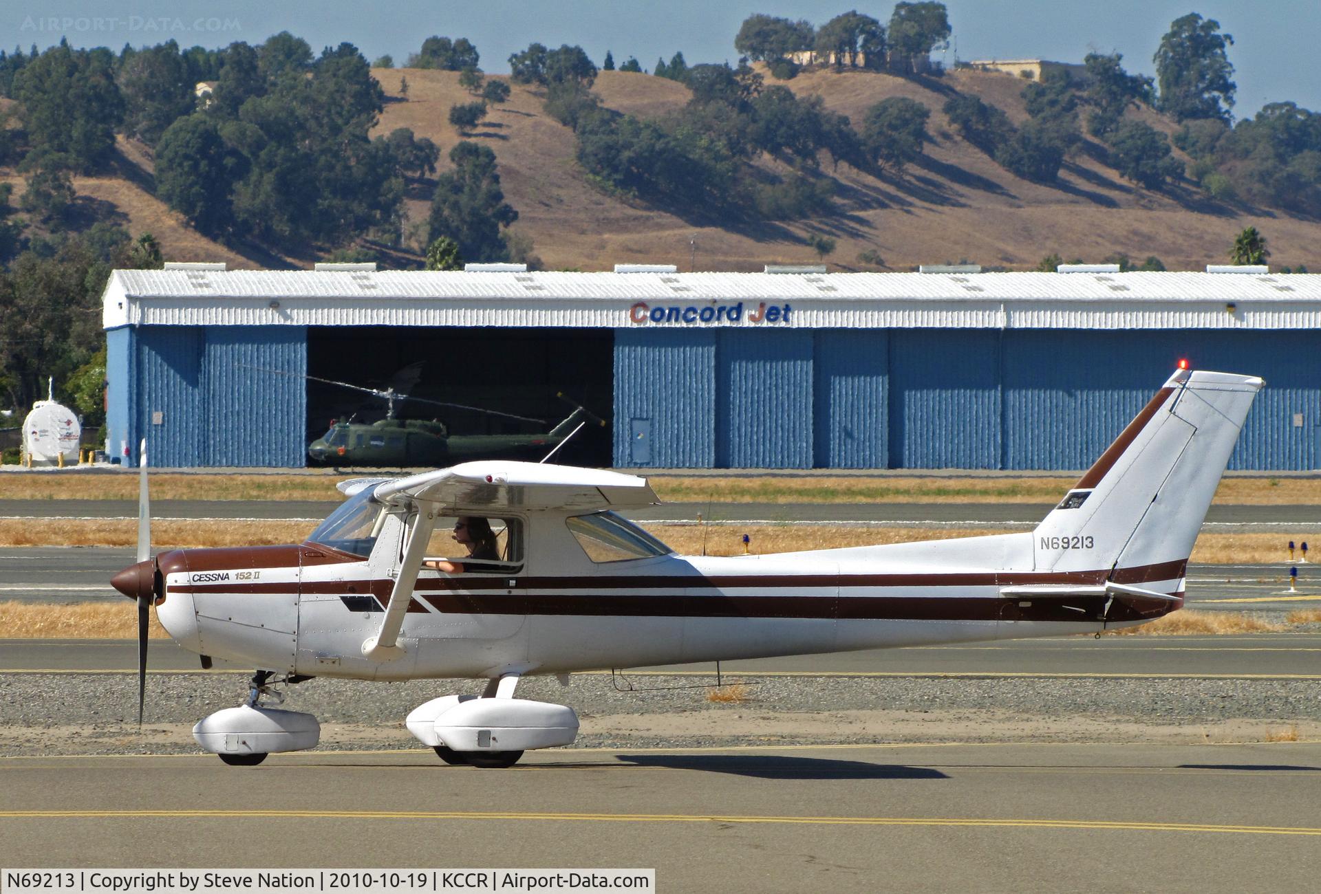 N69213, 1978 Cessna 152 C/N 15282561, 1978 Cessna 152 taxiing @ Buchanan Field home base