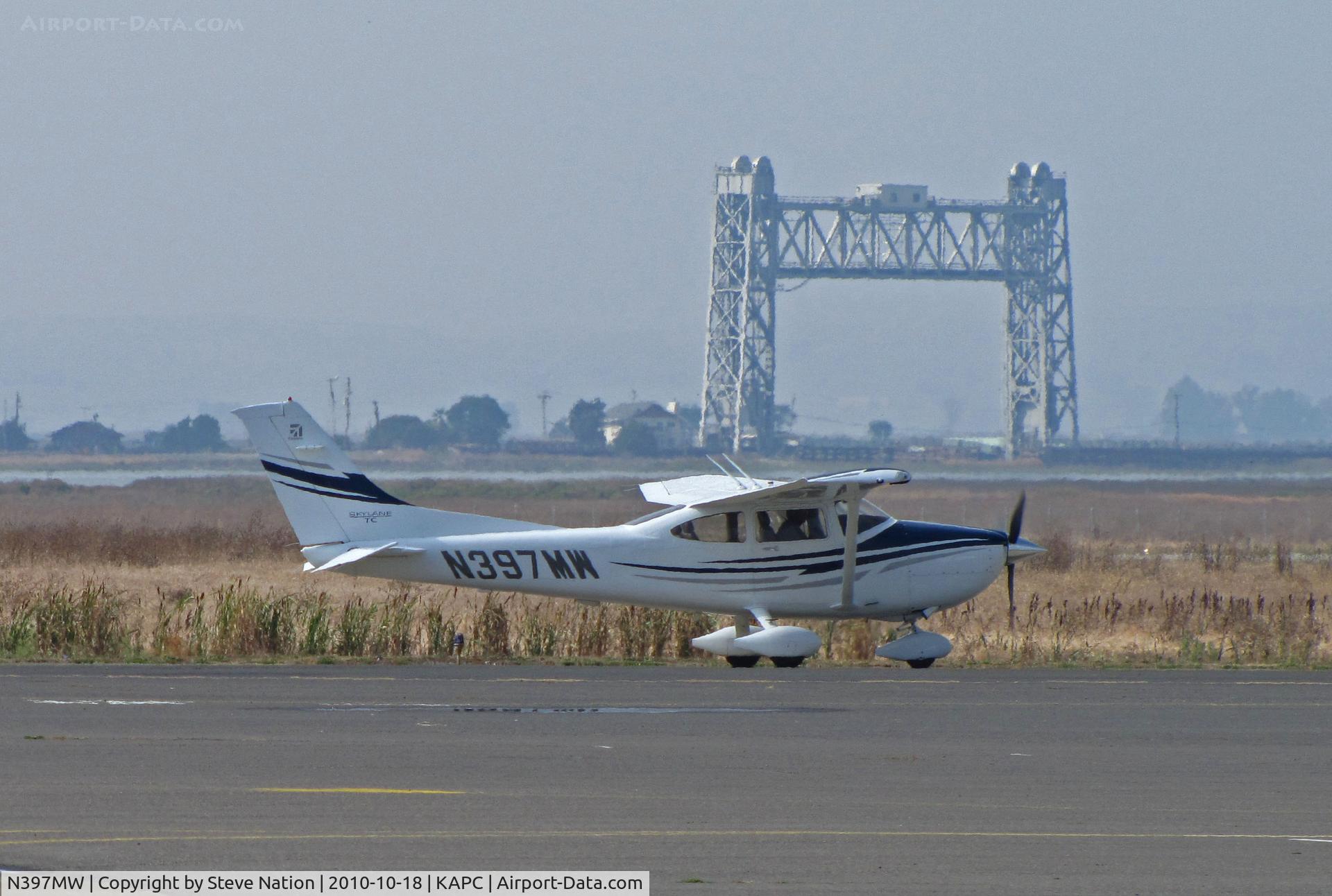 N397MW, 2005 Cessna T182T Turbo Skylane C/N T18208397, Bridgeford FS 2005 Cessna T182T taxis by Napa River RR Bridge @ Napa, CA