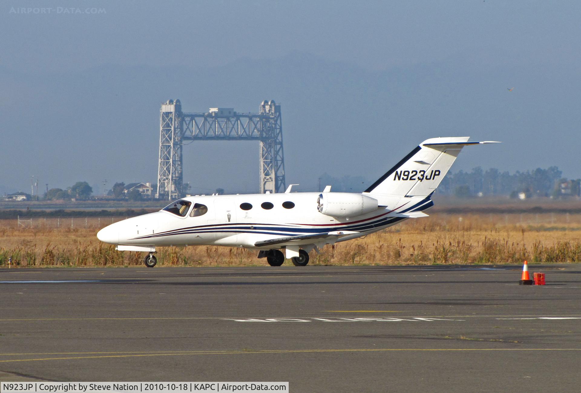 N923JP, 2008 Cessna 510 Citation Mustang Citation Mustang C/N 510-0103, Framed by the Napa River RR Bridge Raspberry Consulting (Monterey Park, CA) 2008 Cessna 510 arrives from KVNY (Van Nuys, CA)