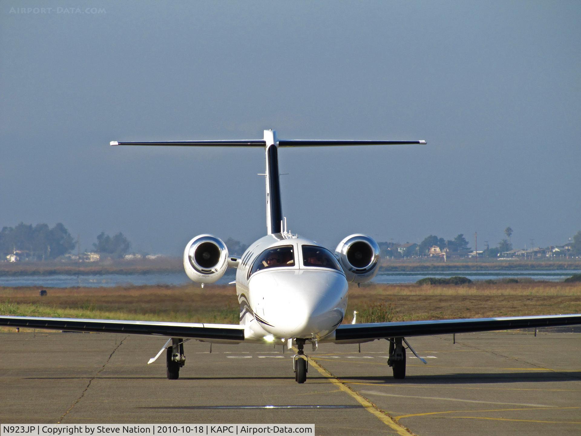 N923JP, 2008 Cessna 510 Citation Mustang Citation Mustang C/N 510-0103, Head-on shot of Raspberry Consulting (Monterey Park, CA) 2008 Cessna 510 arriving from KVNY (Van Nuys, CA) - Napa River in background