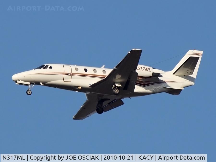 N317ML, 2000 Cessna 560XL C/N 560-5036, Arriving at KACY