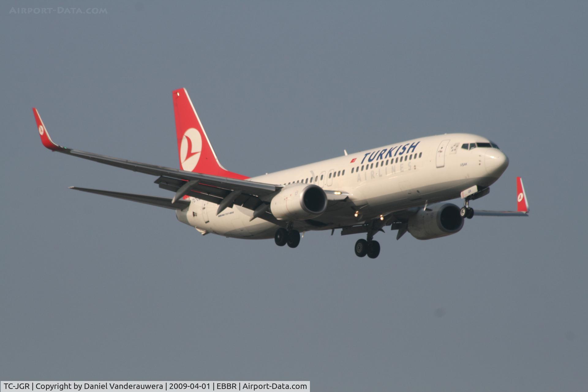 TC-JGR, 2006 Boeing 737-8F2 C/N 34415, On approach to RWY 02