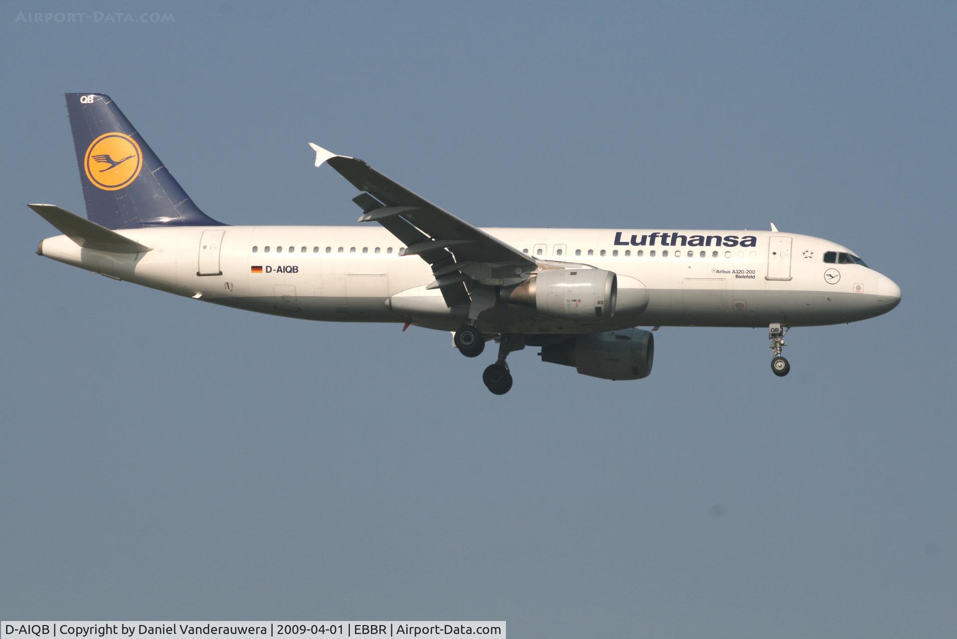 D-AIQB, 1991 Airbus A320-211 C/N 0200, Flight LH45672 is descending to RWY 02