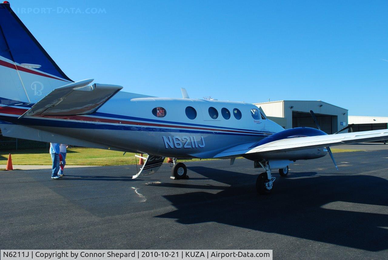 N6211J, Hawker Beechcraft Corp C90GTI King Air C/N LJ-1931, Beech King Air