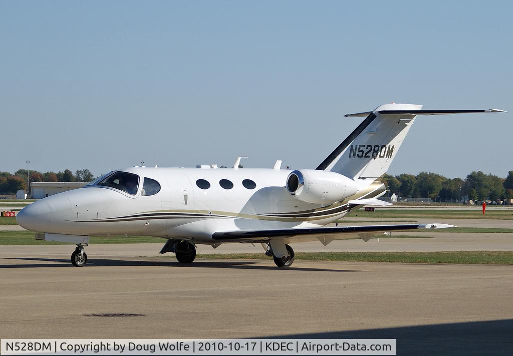 N528DM, 2007 Cessna 510 Citation Mustang C/N 510-0031, ADM corporate jet outside of its Decatur, Illinois hanger.