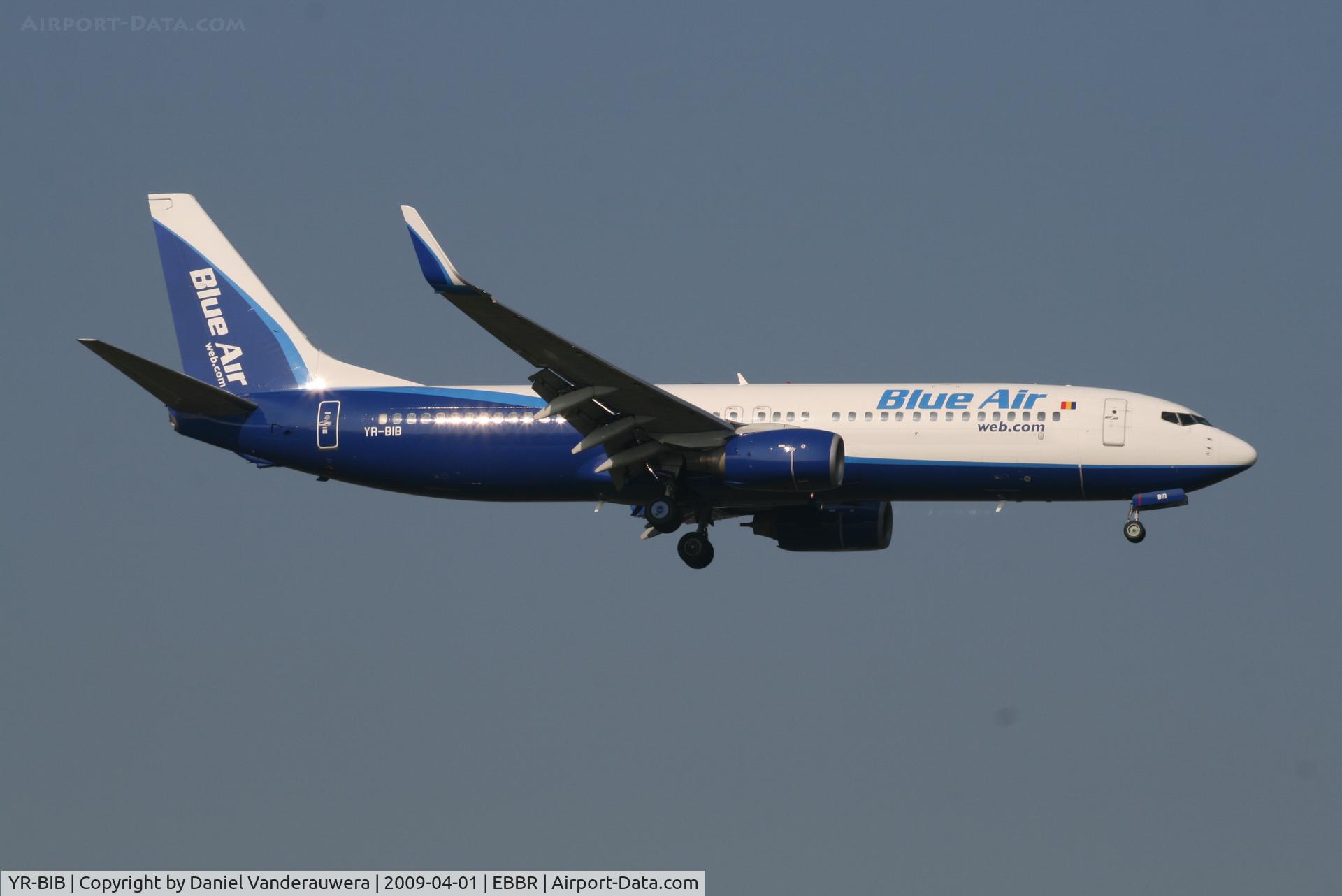 YR-BIB, 2000 Boeing 737-8AS C/N 29926, Flight JOR123 is descending to RWY 02