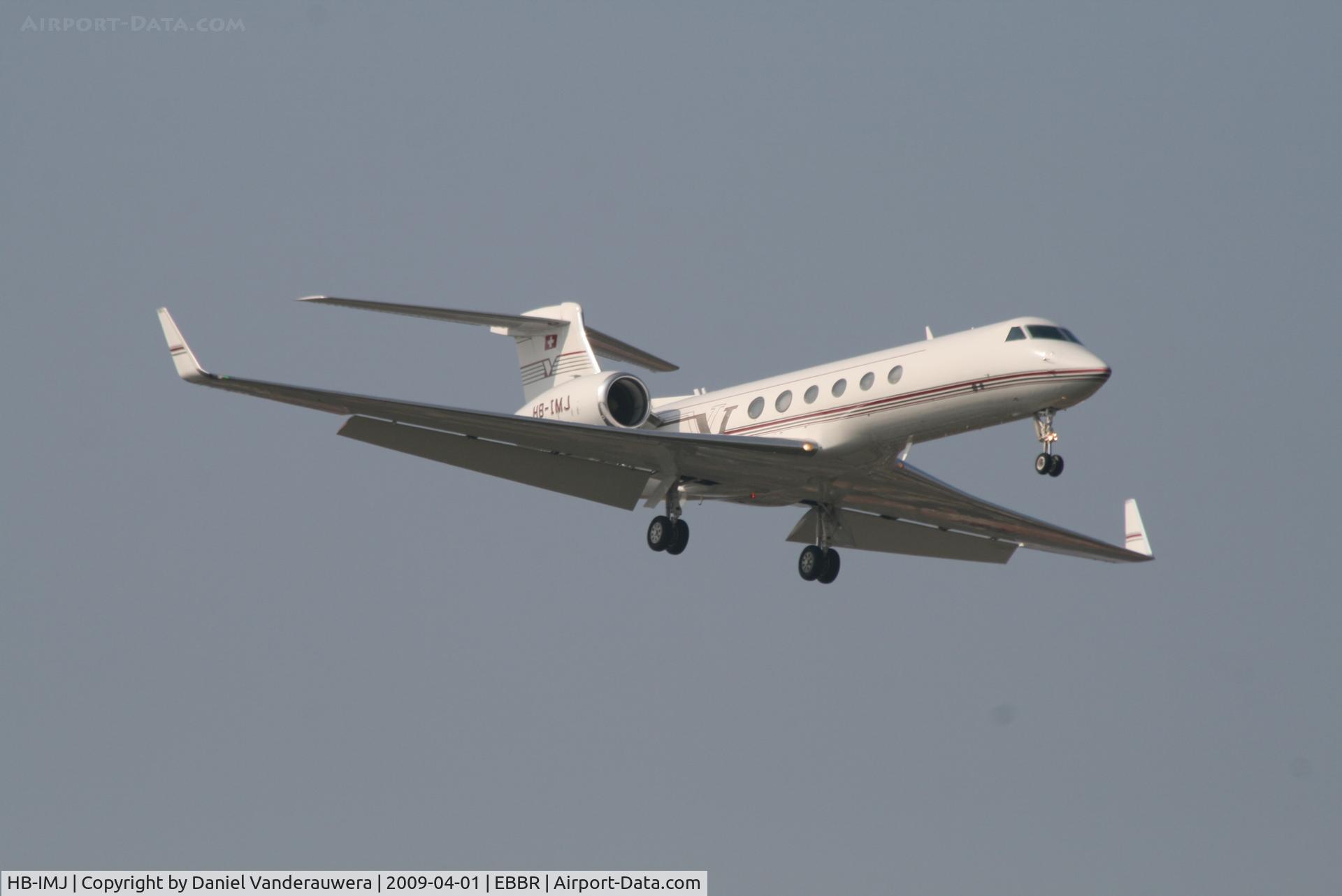 HB-IMJ, 1997 Gulfstream Aerospace Gulfstream V C/N 517, On approach to RWY 02