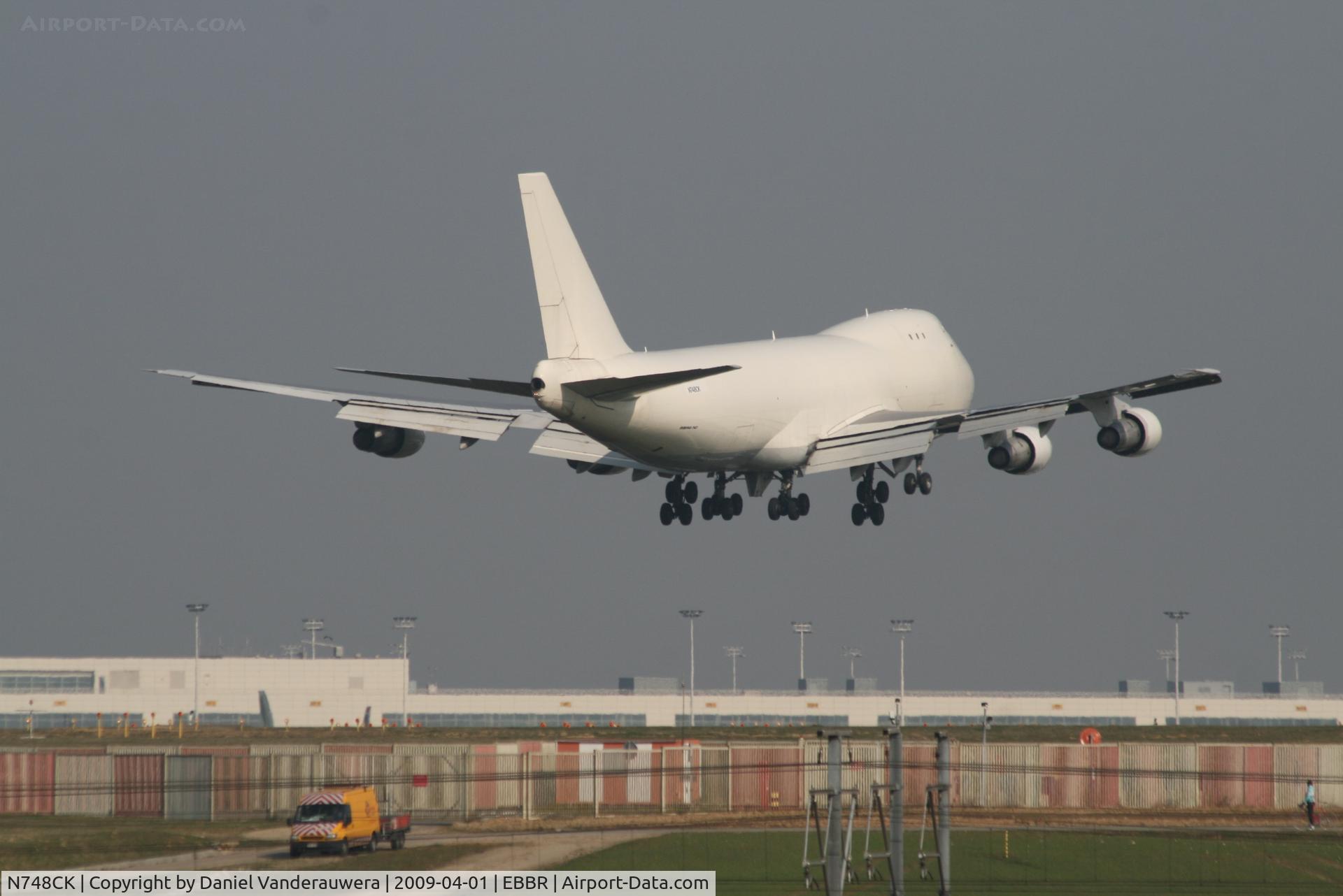 N748CK, 1979 Boeing 747-221F C/N 21744, Several seconds before landing on RWY 02