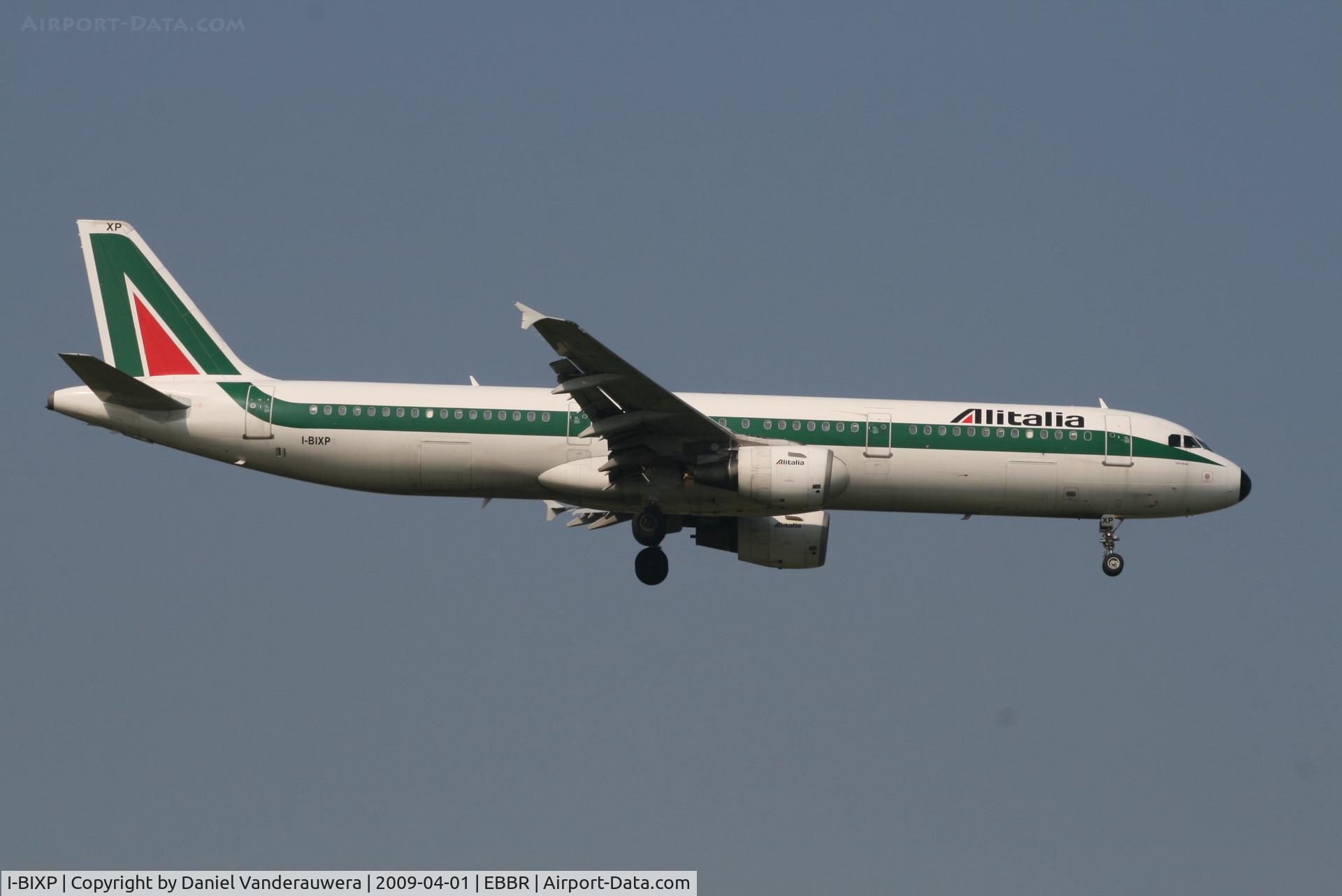 I-BIXP, 1996 Airbus A321-112 C/N 583, Flight AZ156 is descending to RWY 02