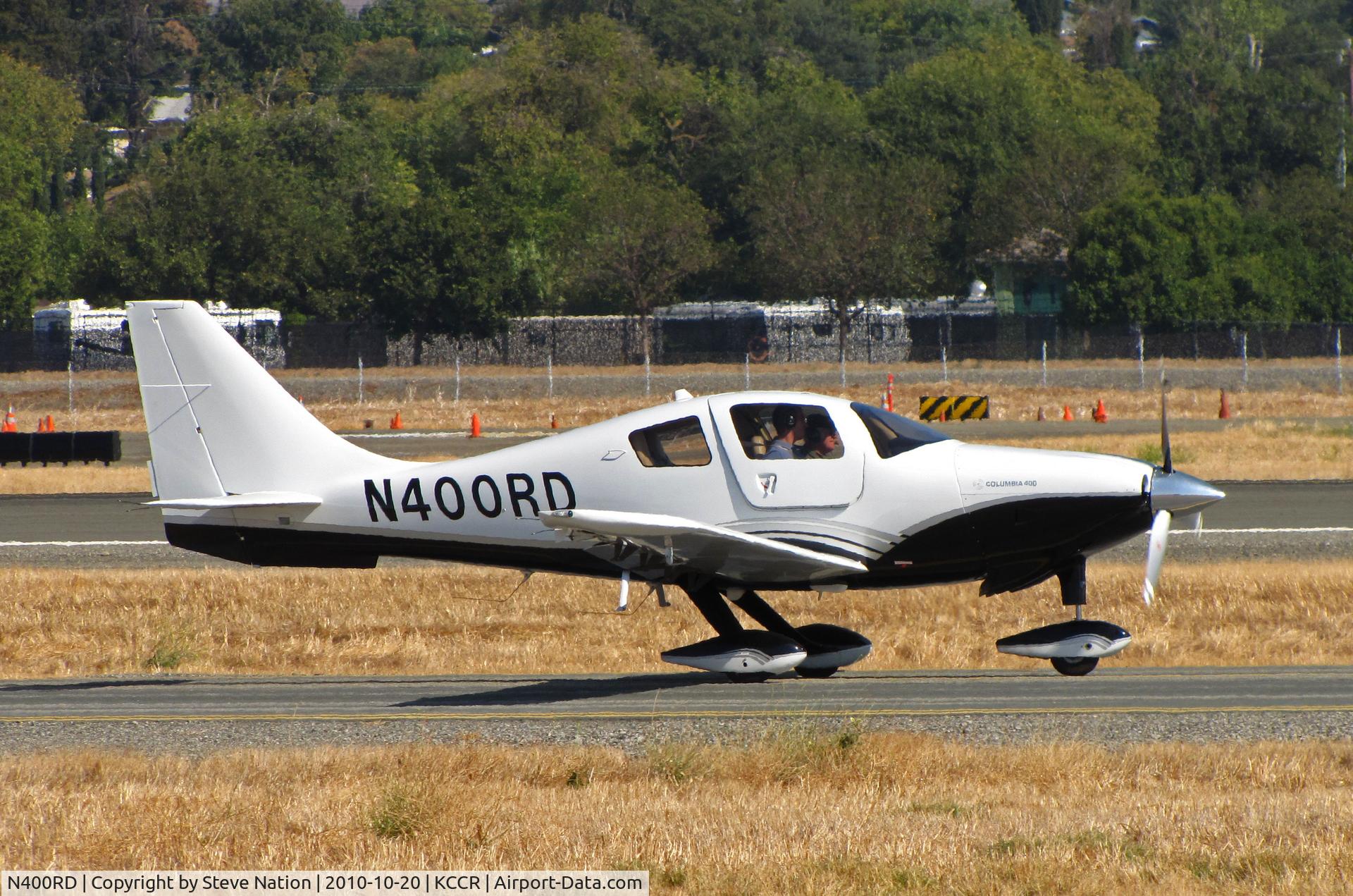 N400RD, 2005 Lancair LC41-550FG C/N 41519, 2005 Lancair Columbia LC41-550FG taxis to East Ramp at Buchanan Field