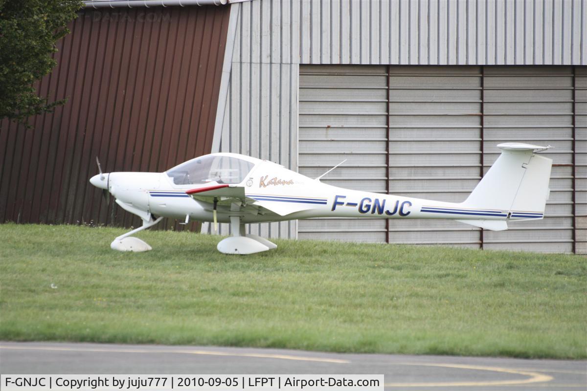 F-GNJC, HOAC DV-20 Katana C/N 20031, on display at Pontoise