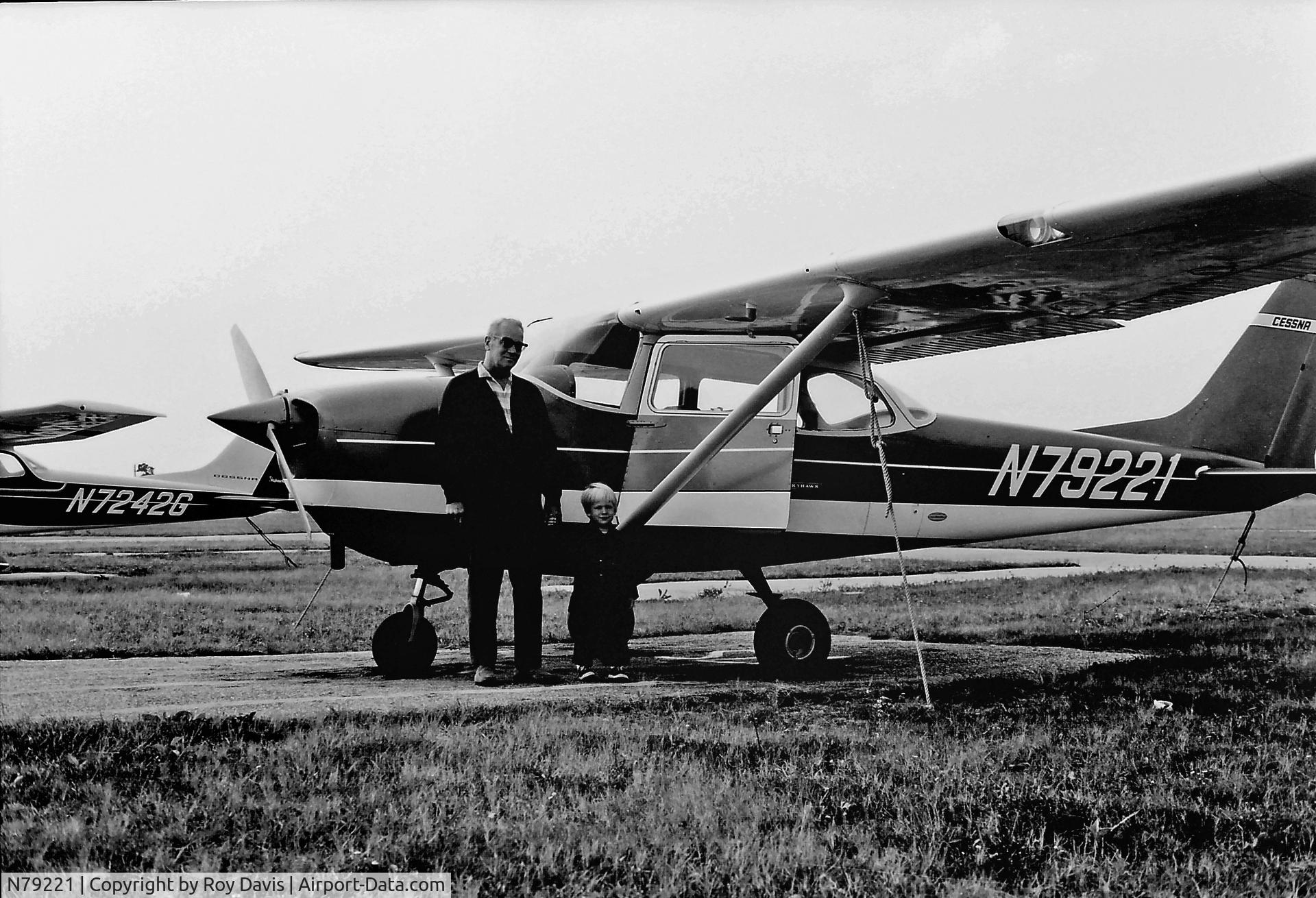 N79221, 1969 Cessna 172K Skyhawk C/N 17257973, Harry Davis and grandson Jon Davis