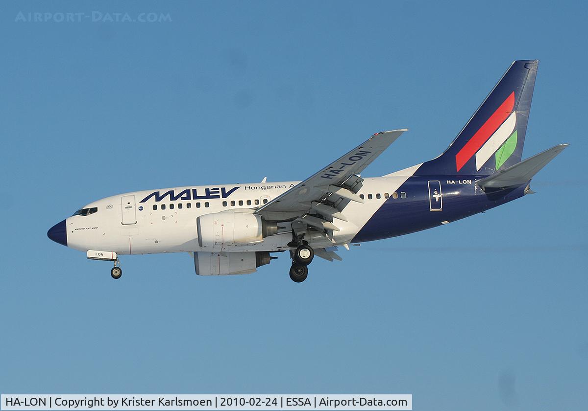 HA-LON, 2004 Boeing 737-6Q8 C/N 29353, Arriving Arlanda RWY26.