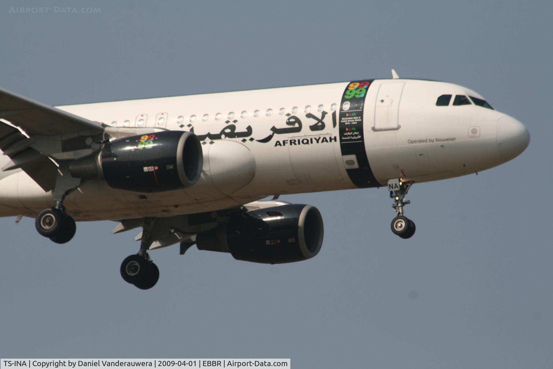 TS-INA, 1999 Airbus A320-214 C/N 1121, Arrival of flight 8U924 to RWY 02