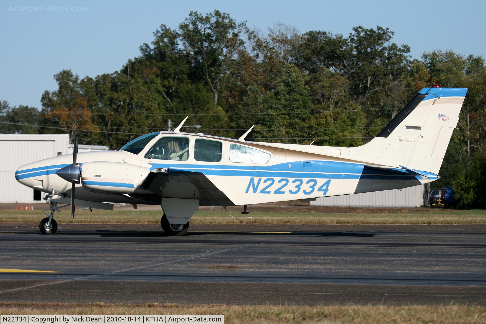 N22334, 1977 Beech E-55 Baron C/N TE-1111, KTHA Beech party 2010