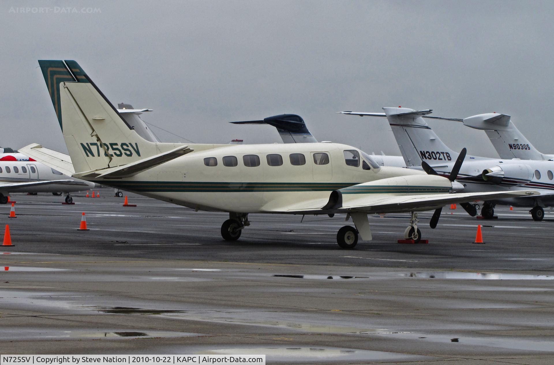 N725SV, 1978 Cessna 441 Conquest II C/N 441-0051, Sunview Air (Delano, CA) 1978 Cessna 441 Conquest on BizJet ramp