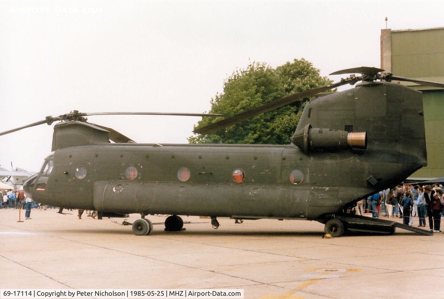 69-17114, 1969 Boeing Vertol CH-47C Chinook C/N B.629, CH-47C Chinook of US Army's 295th Aviation Company on display at the 1985 RAF Mildenhall Air Fete.