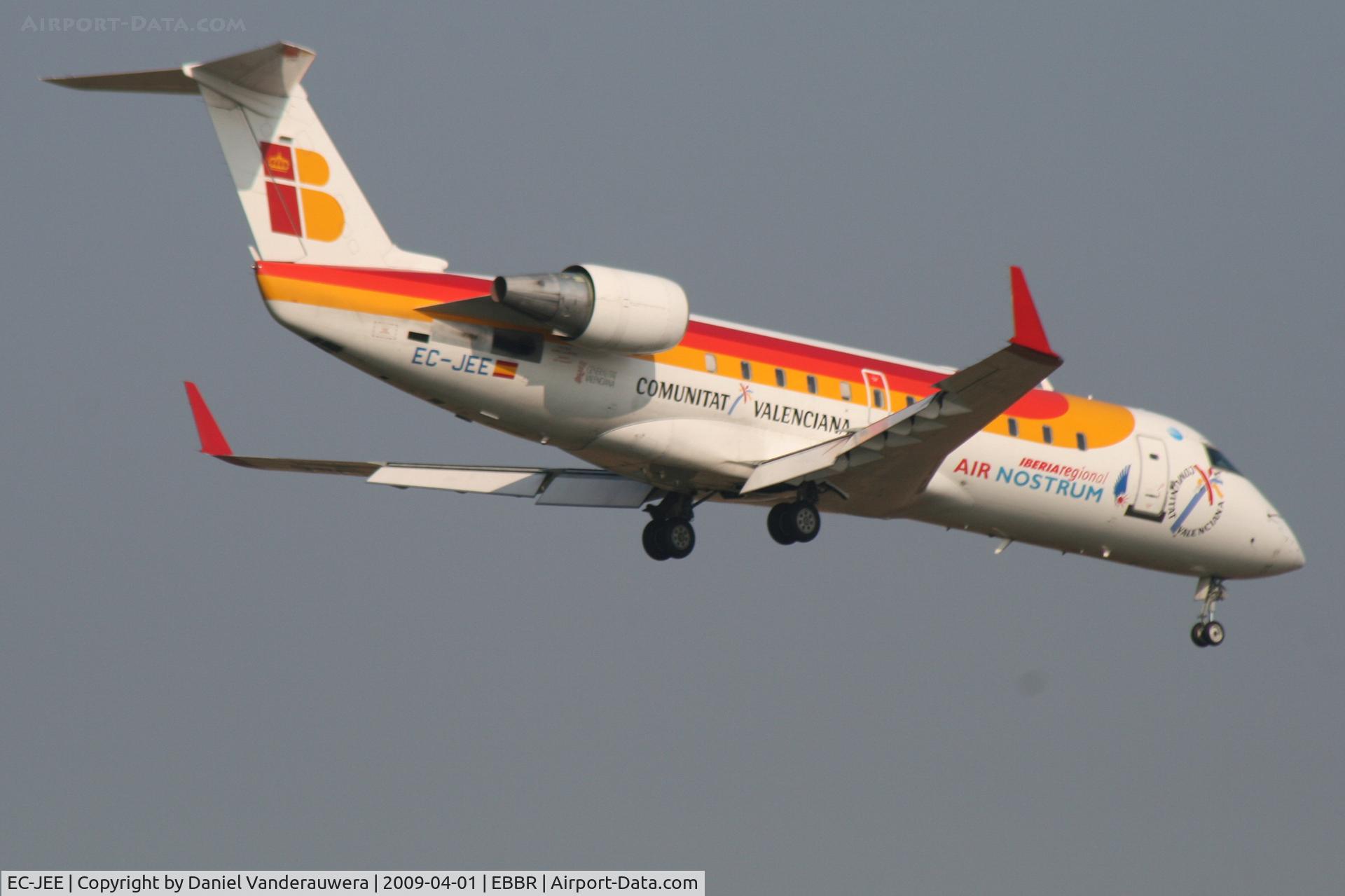 EC-JEE, 2005 Bombardier CRJ-200ER (CL-600-2B19) C/N 7989, Flight IB8090 is descending to RWY 02