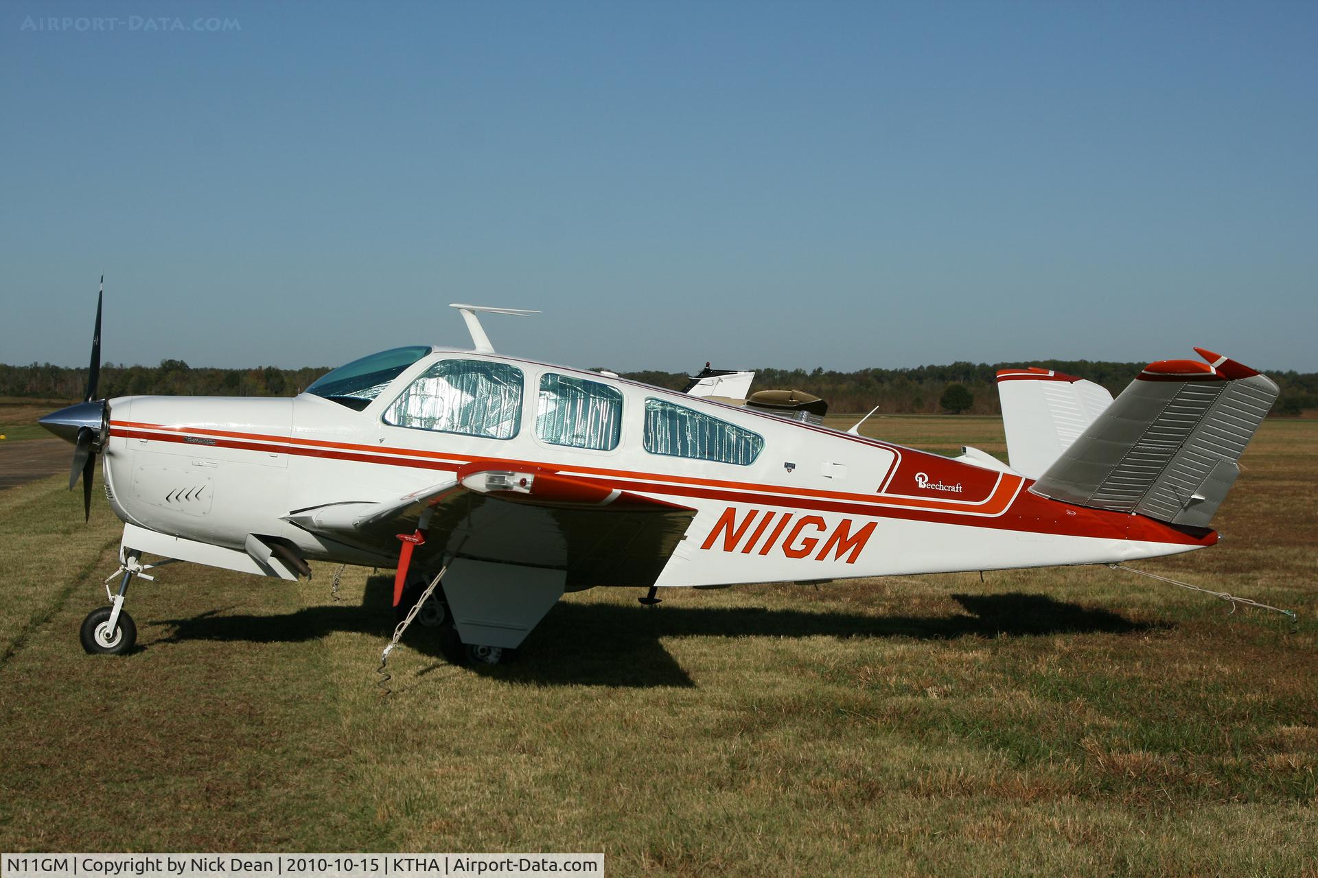 N11GM, 1979 Beech V35B Bonanza C/N D-10298, KTHA Beech party 2010