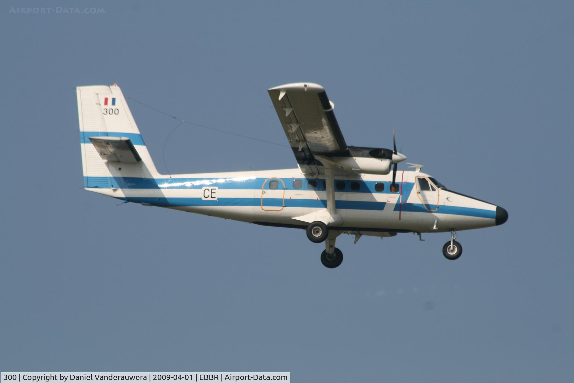 300, 1971 De Havilland Canada DHC-6-300 Twin Otter C/N 300, Descending to RWY 02