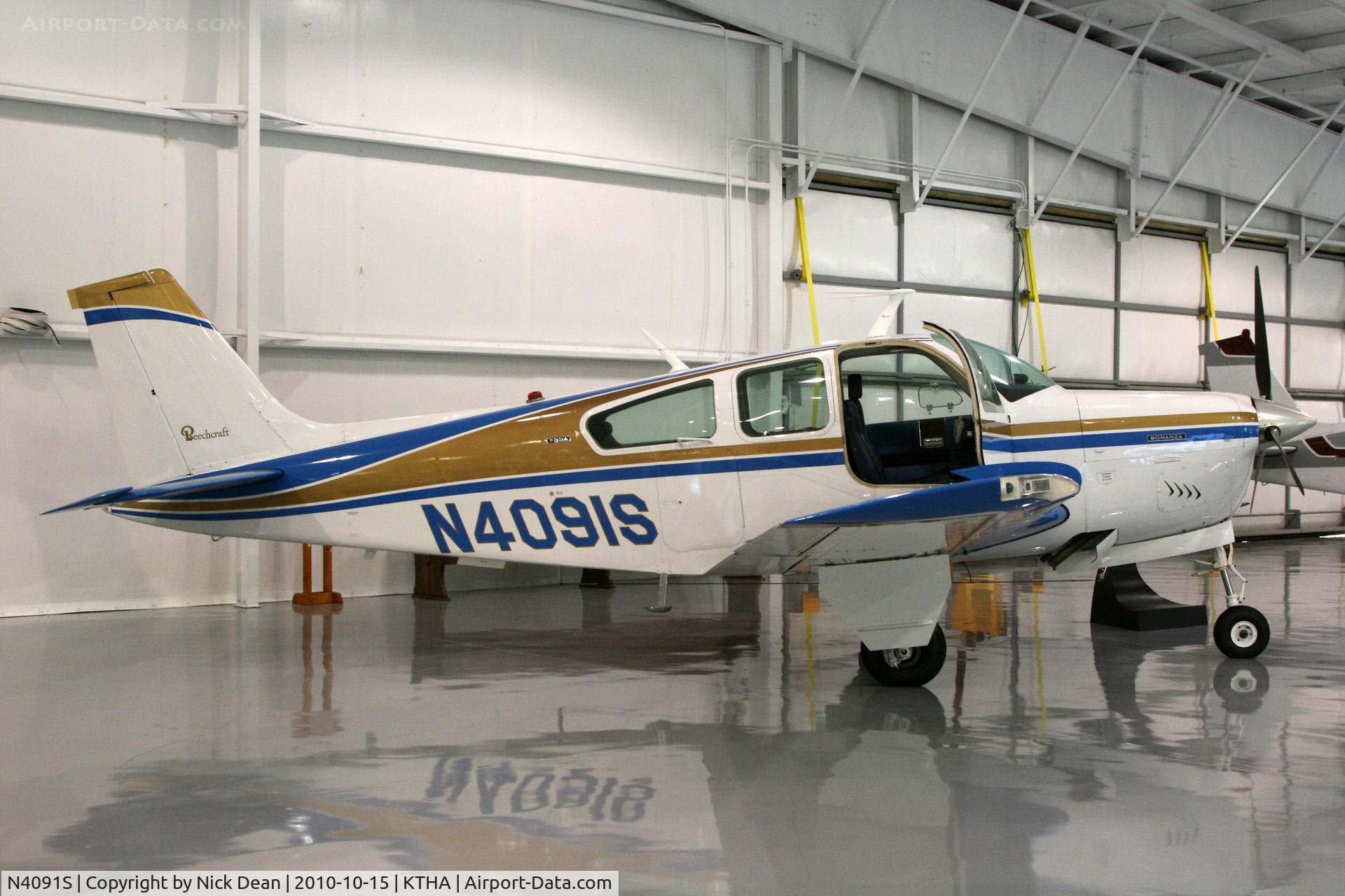 N4091S, 1975 Beech F33A Bonanza C/N CE-556, KTHA Beech party 2010