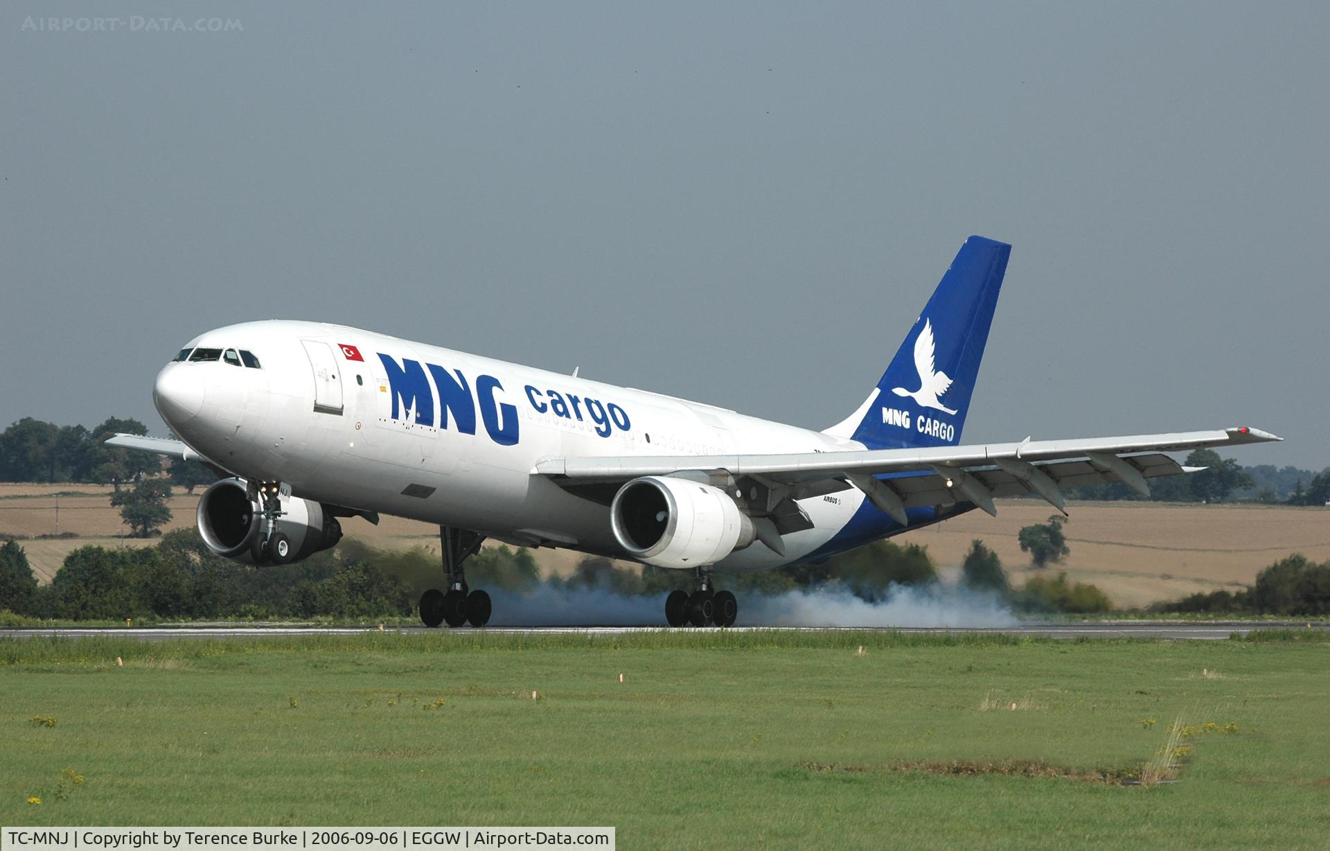 TC-MNJ, 1980 Airbus A300B4-203(F) C/N 123, Touchdown at Luton