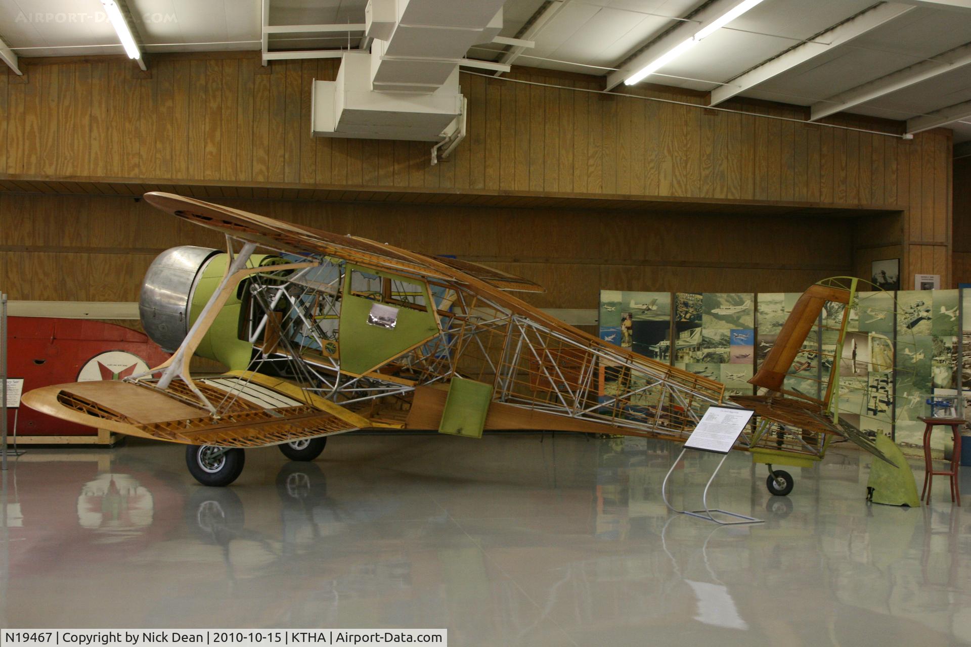 N19467, 1938 Beech E17L C/N 231, KTHA Beech party 2010