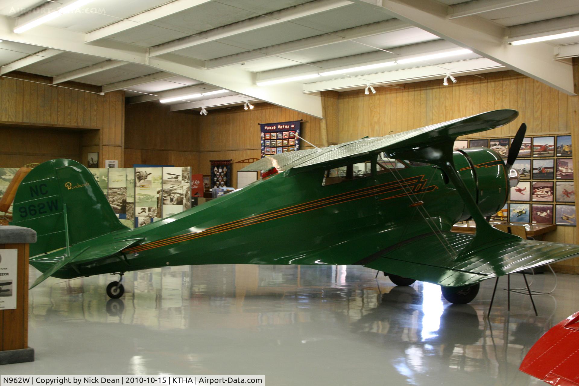 N962W, 1936 Beech C17L C/N 100, KTHA Beech party 2010